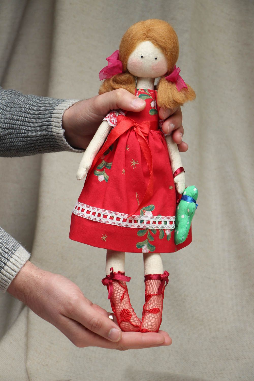 Künstlerische Puppe aus Baumwolle foto 4