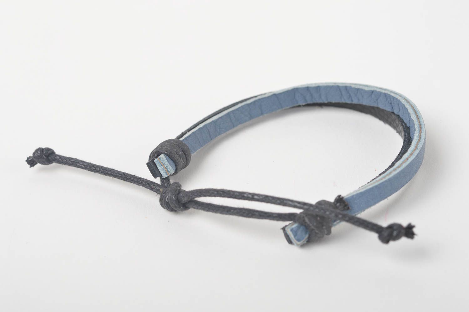 Bracelet en cuir Bijou fait main design original fils solides Accessoire femme photo 2