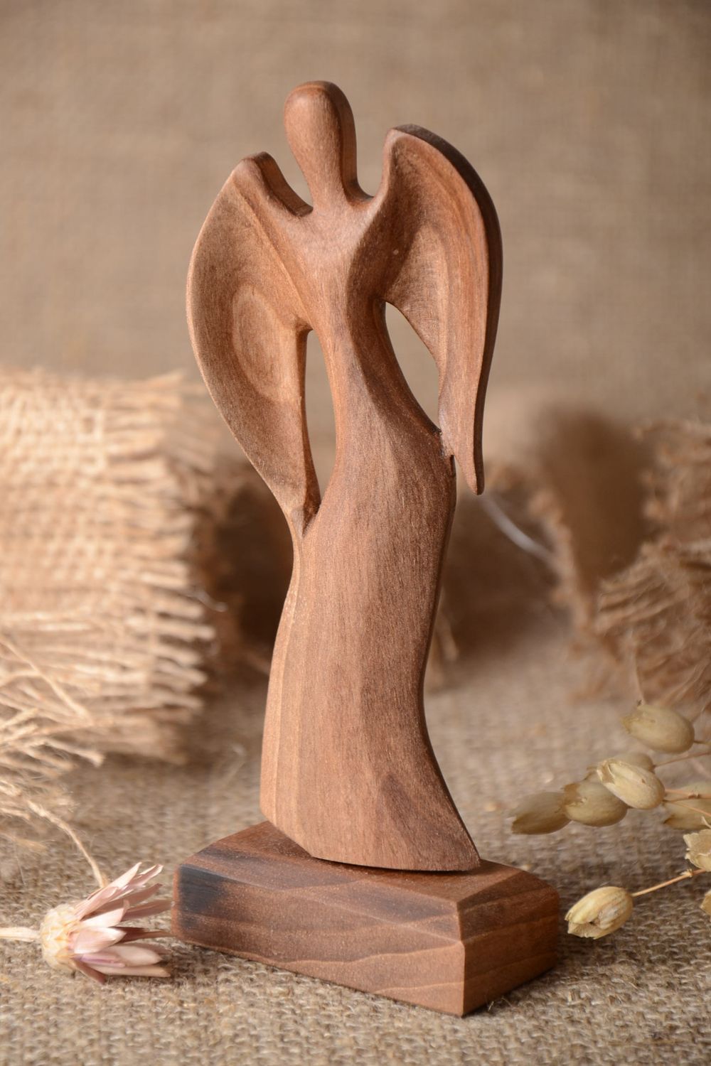 Figura de madera hecha a mano objeto de decoración souvenir original ángel foto 1