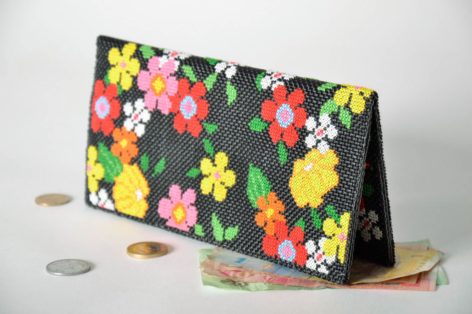 Embroidered wallet-clutch photo 1