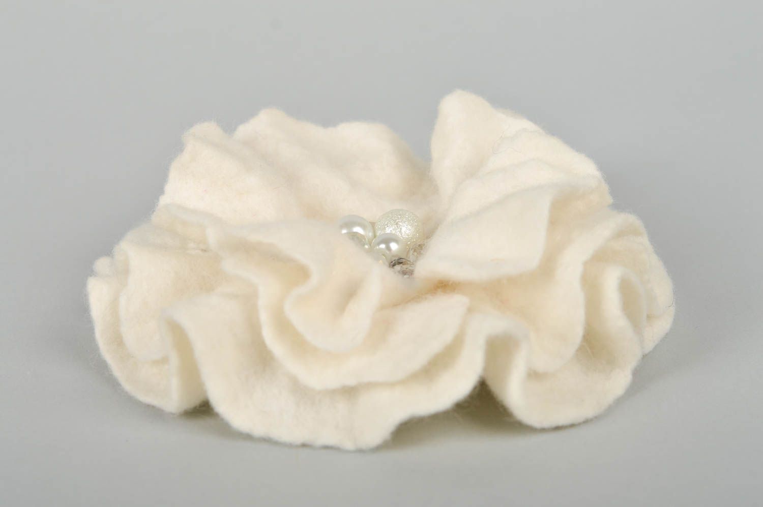 Broche fleur Pince à cheveux faite main fleur blanche en laine Accessoire femme photo 3
