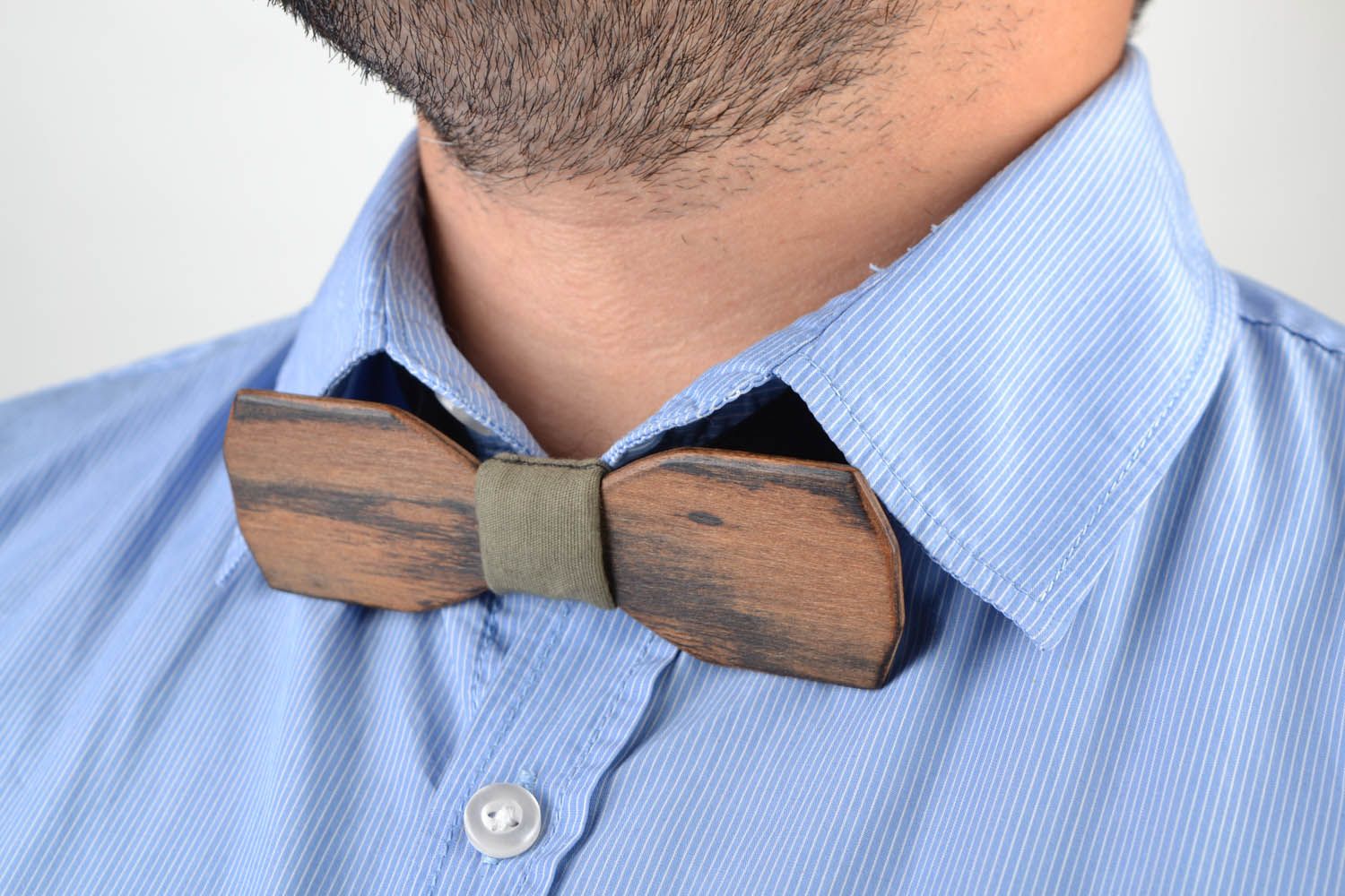 Wooden bow tie carved manually photo 4