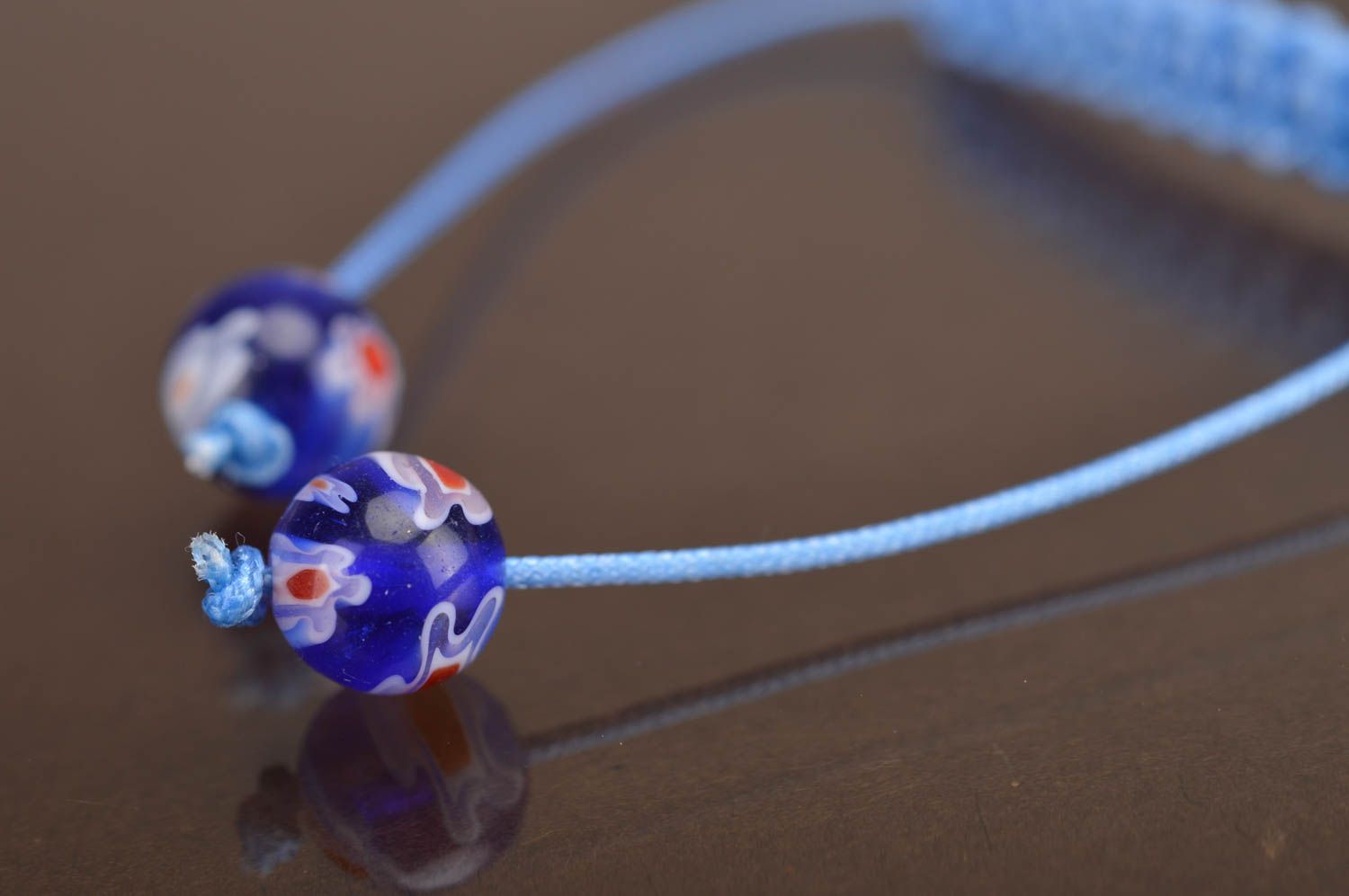 Bracelet en fils tressés bleu fin fait main avec perles fantaisie réglable photo 4