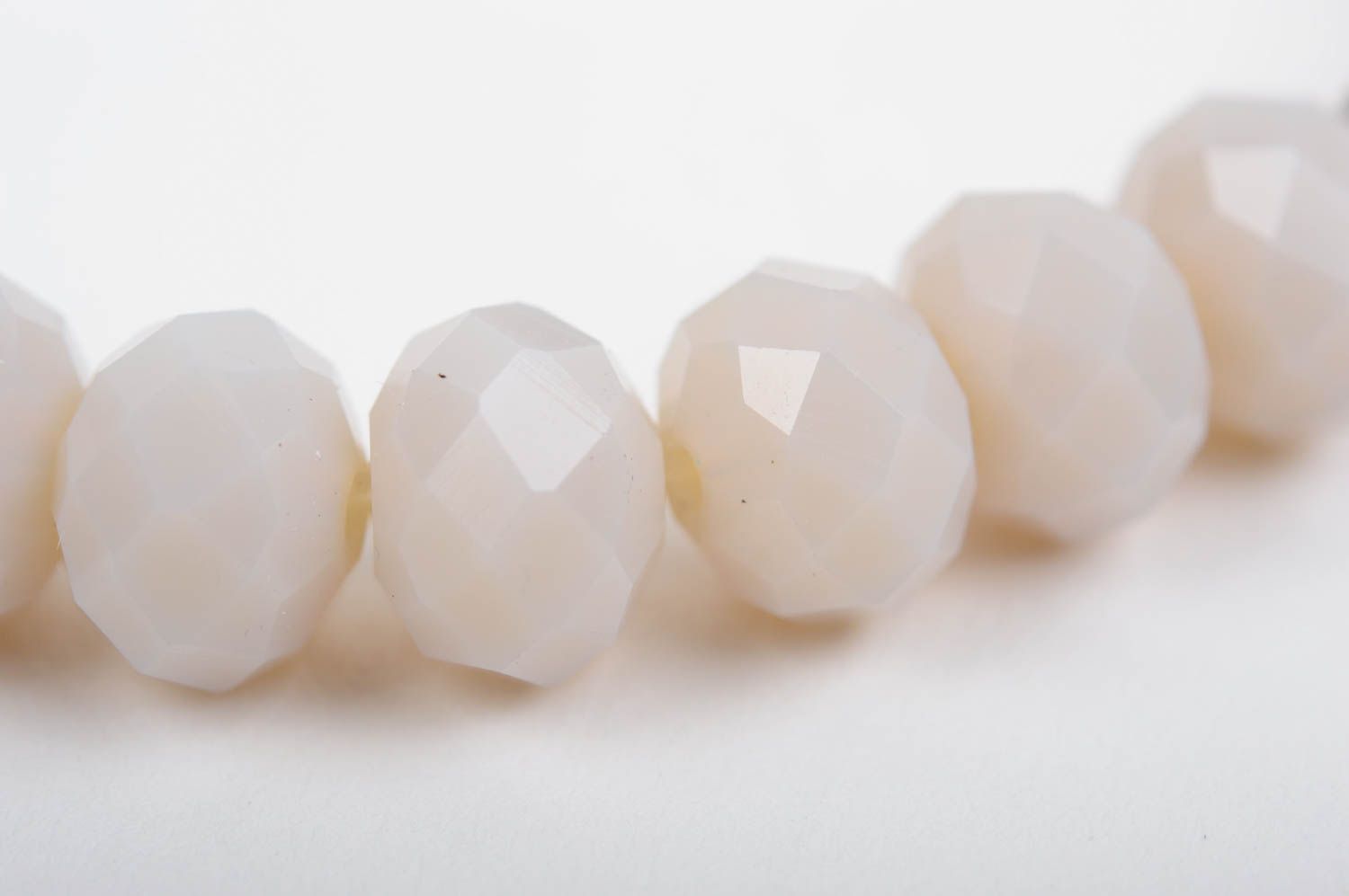 Bracelet blanc perles en cristaux tchèques fait main bijou original pour femme photo 5