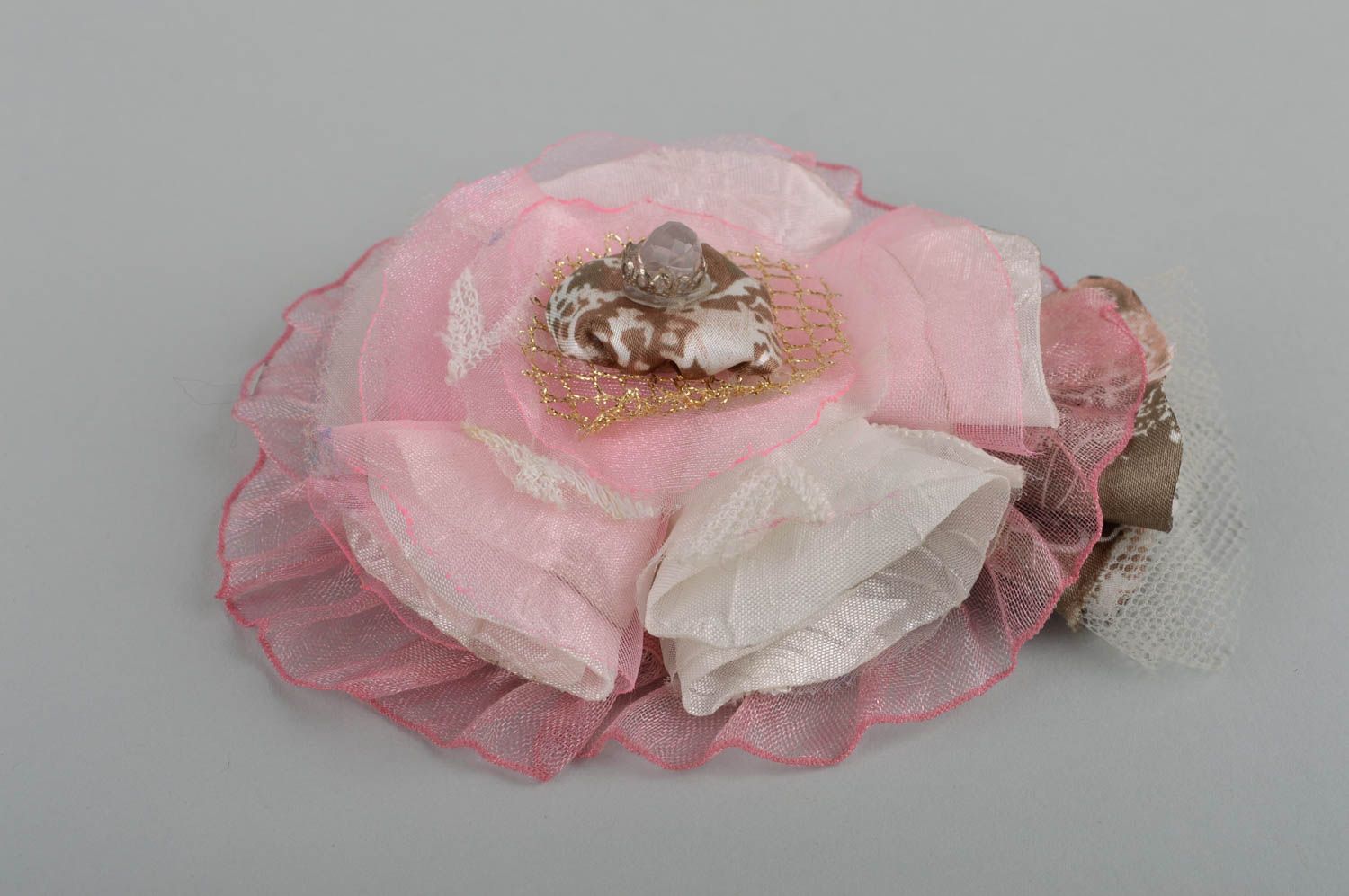 Broche fleur Bijou fait main rose délicat en tulle et nylon Accessoire femme photo 3
