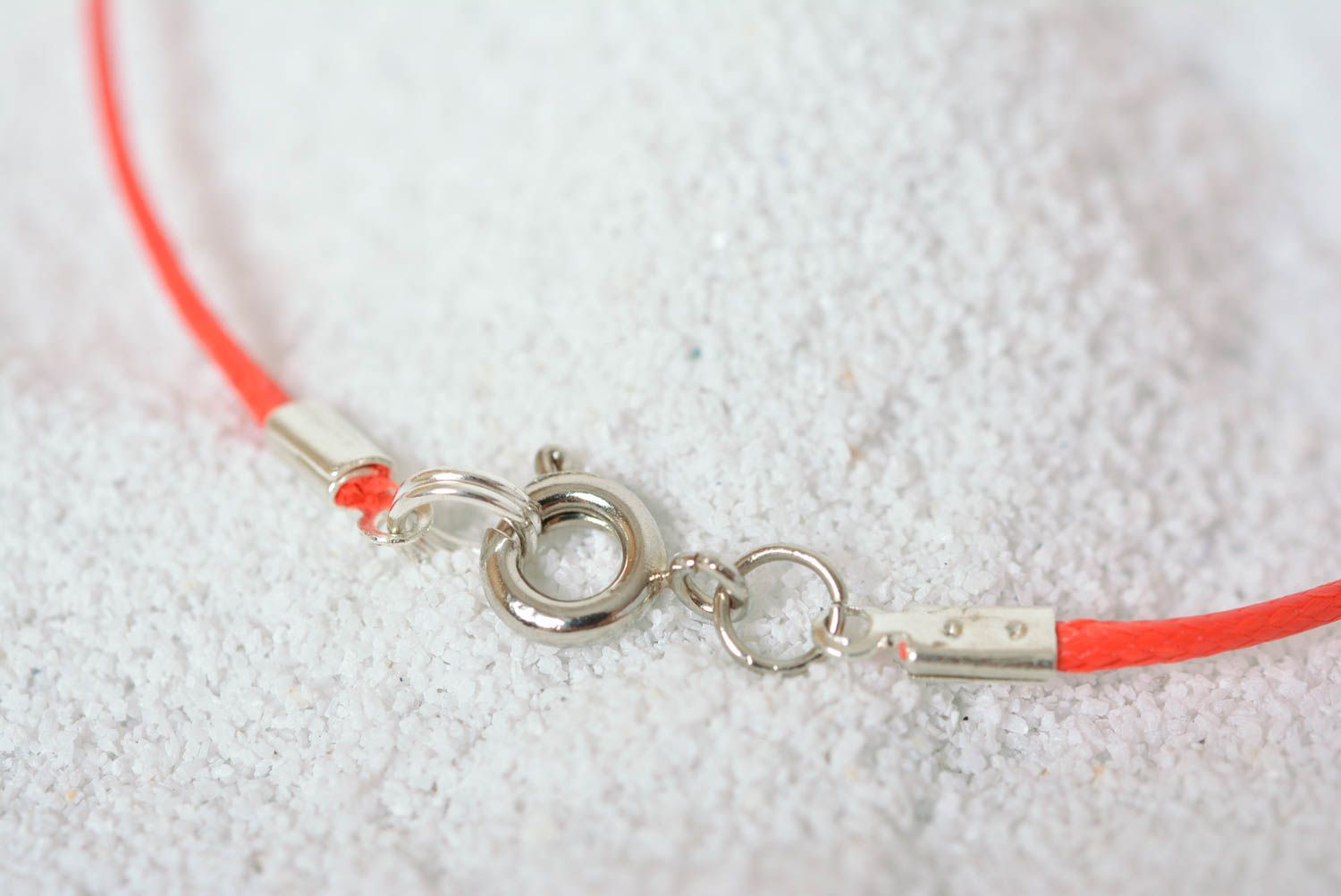 Bracelet cordon ciré rouge Bijou fait main avec perles multicolores Cadeau femme photo 3