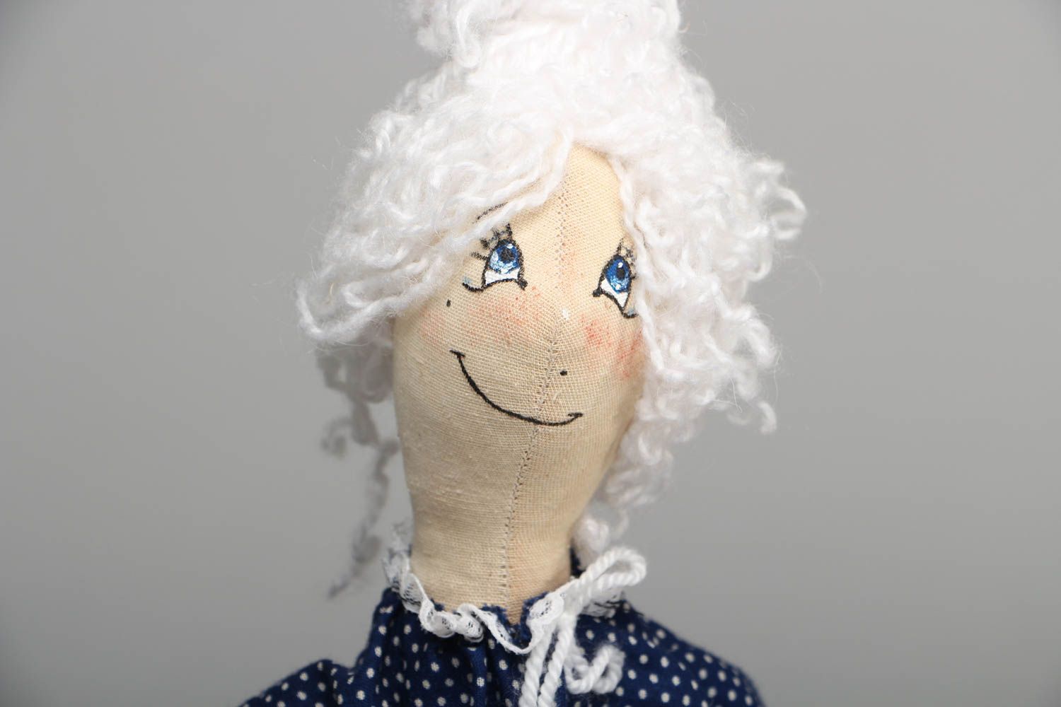Симпатичная дизайнерская кукла из ткани фото 2