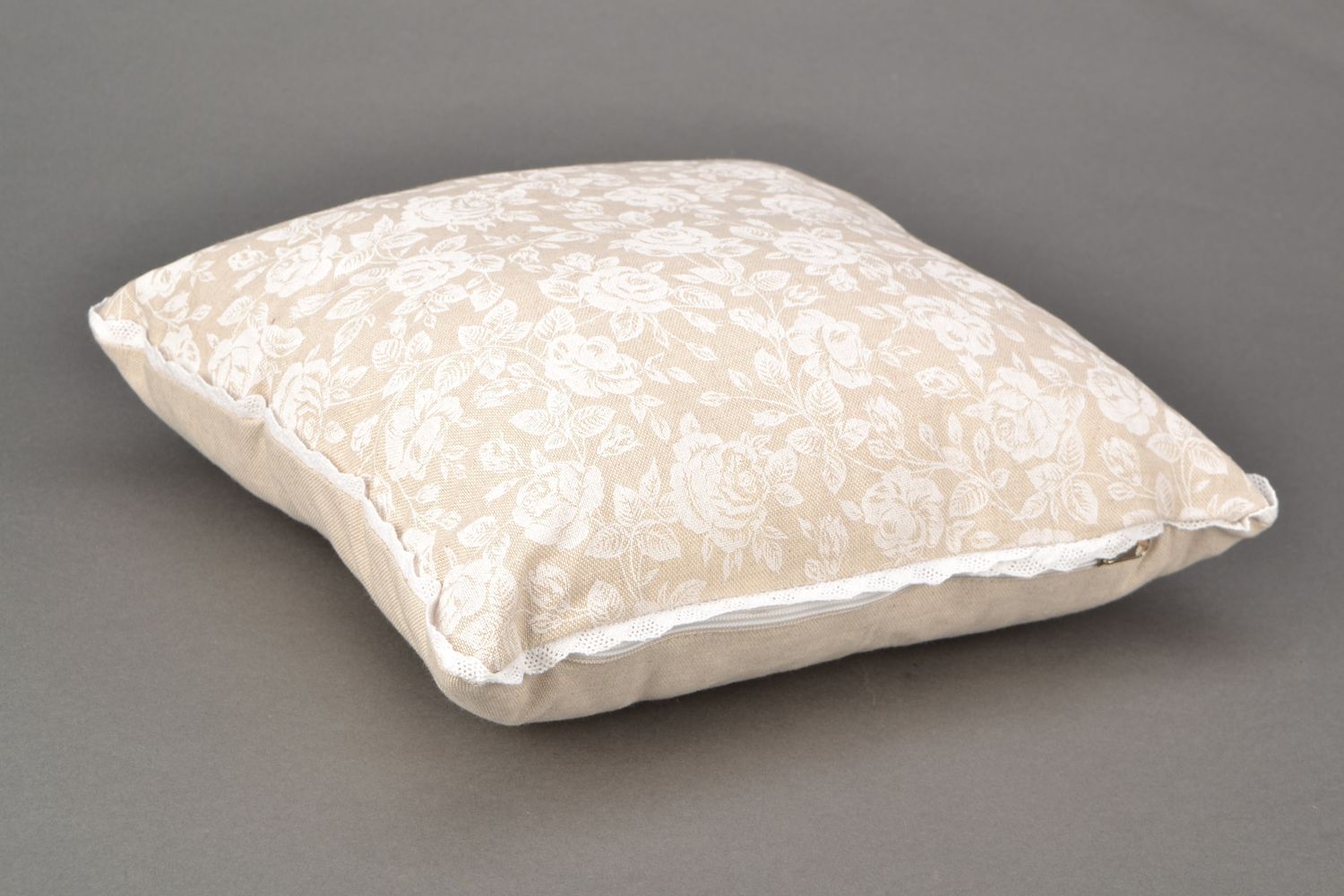 Soft cotton cushion with lace photo 3