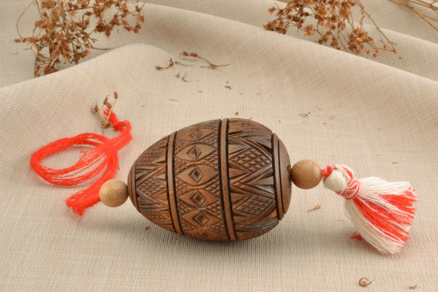 Interior pendant in the shape of wooden egg photo 1