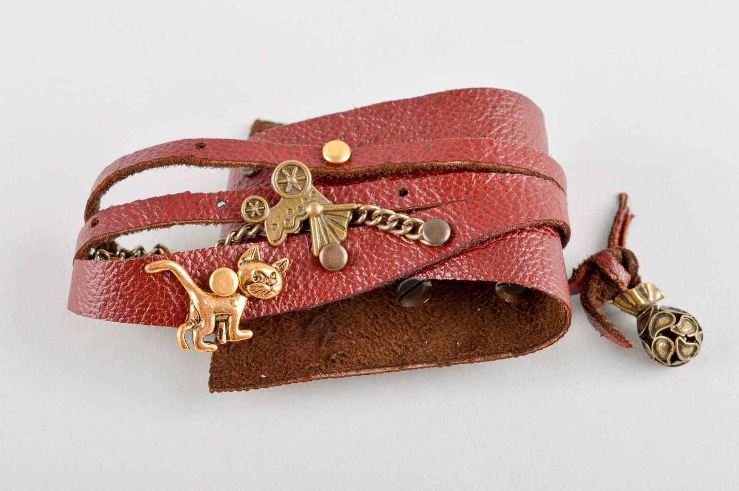 Bracelet manchette rouge Bijoux cuir fait main Accessoires femme design original photo 2