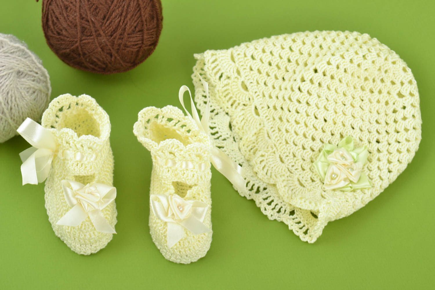 Patucos de bebé y gorro tejidos a mano de algodón claros elegantes de primavera foto 1