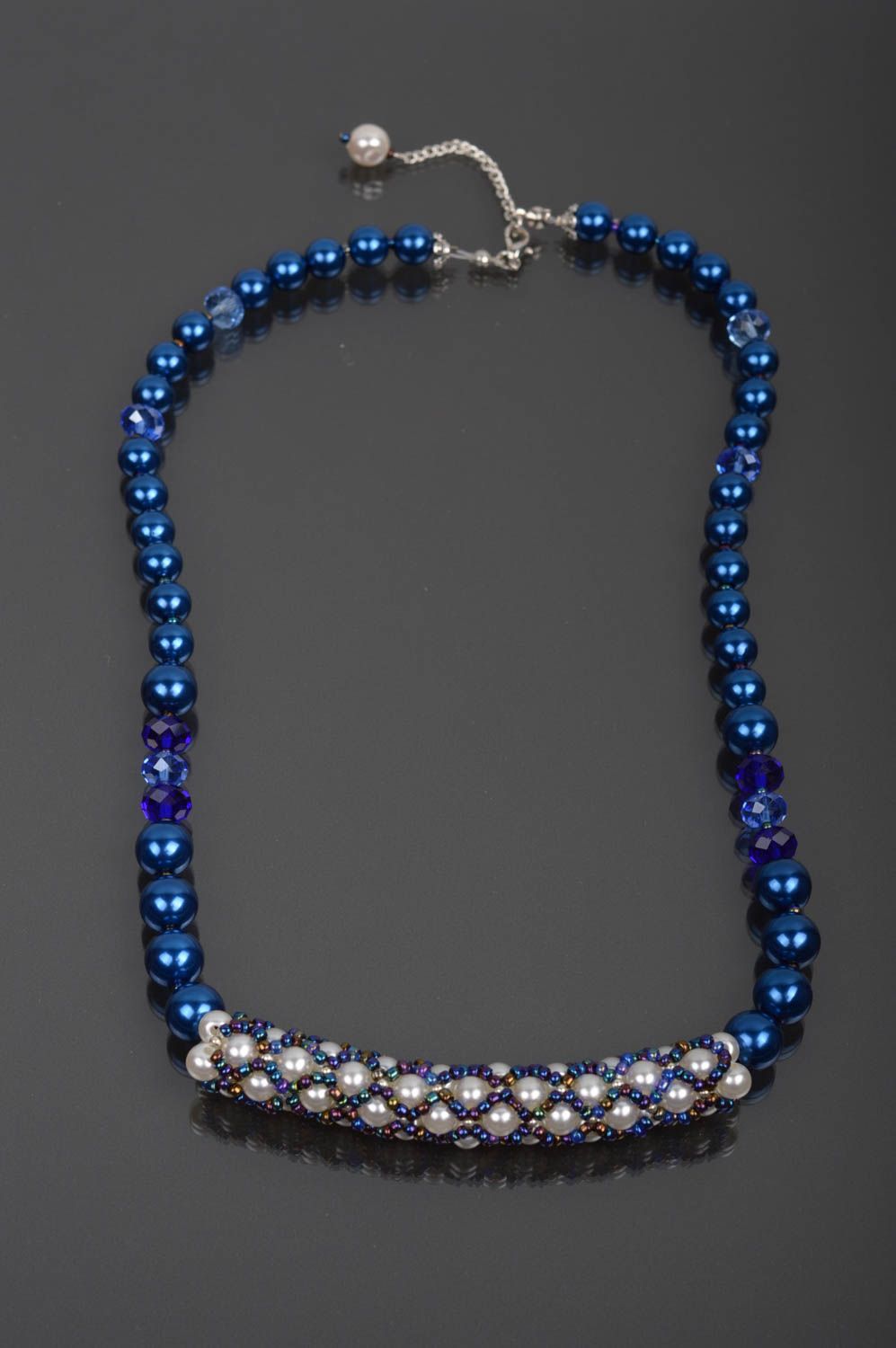 Collier bleu blanc Bijou fait main en perles de rocaille Cadeau femme original photo 1