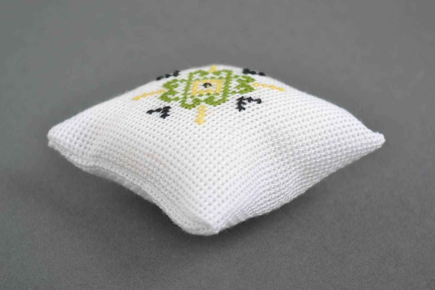 Handmade pin cushion sewing supplies embroidery kits homemade decorations photo 4