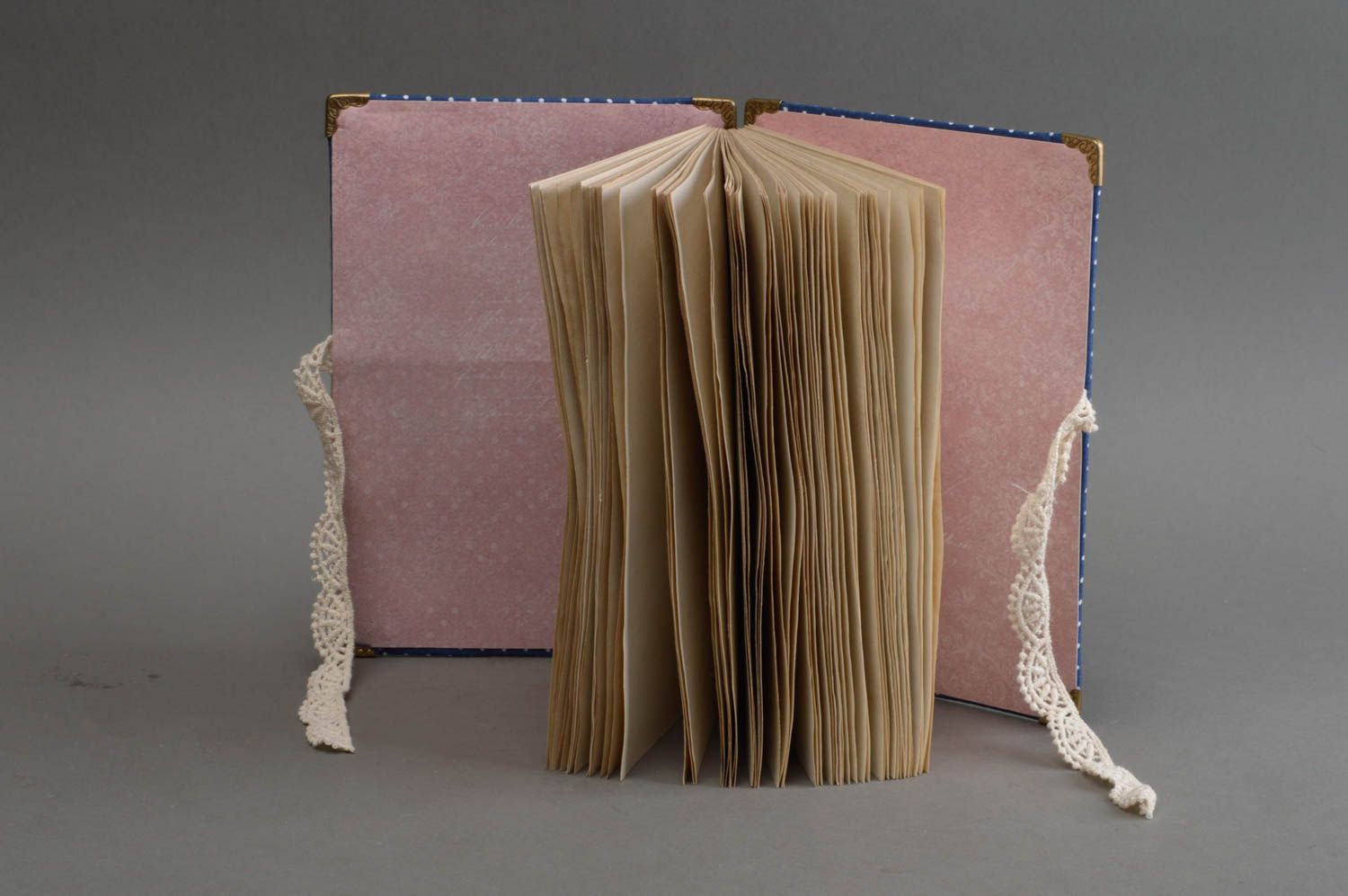 Handmade Notizbuch mit Stoffumschlag samt Spitze und Metallecken für Mädchen foto 3