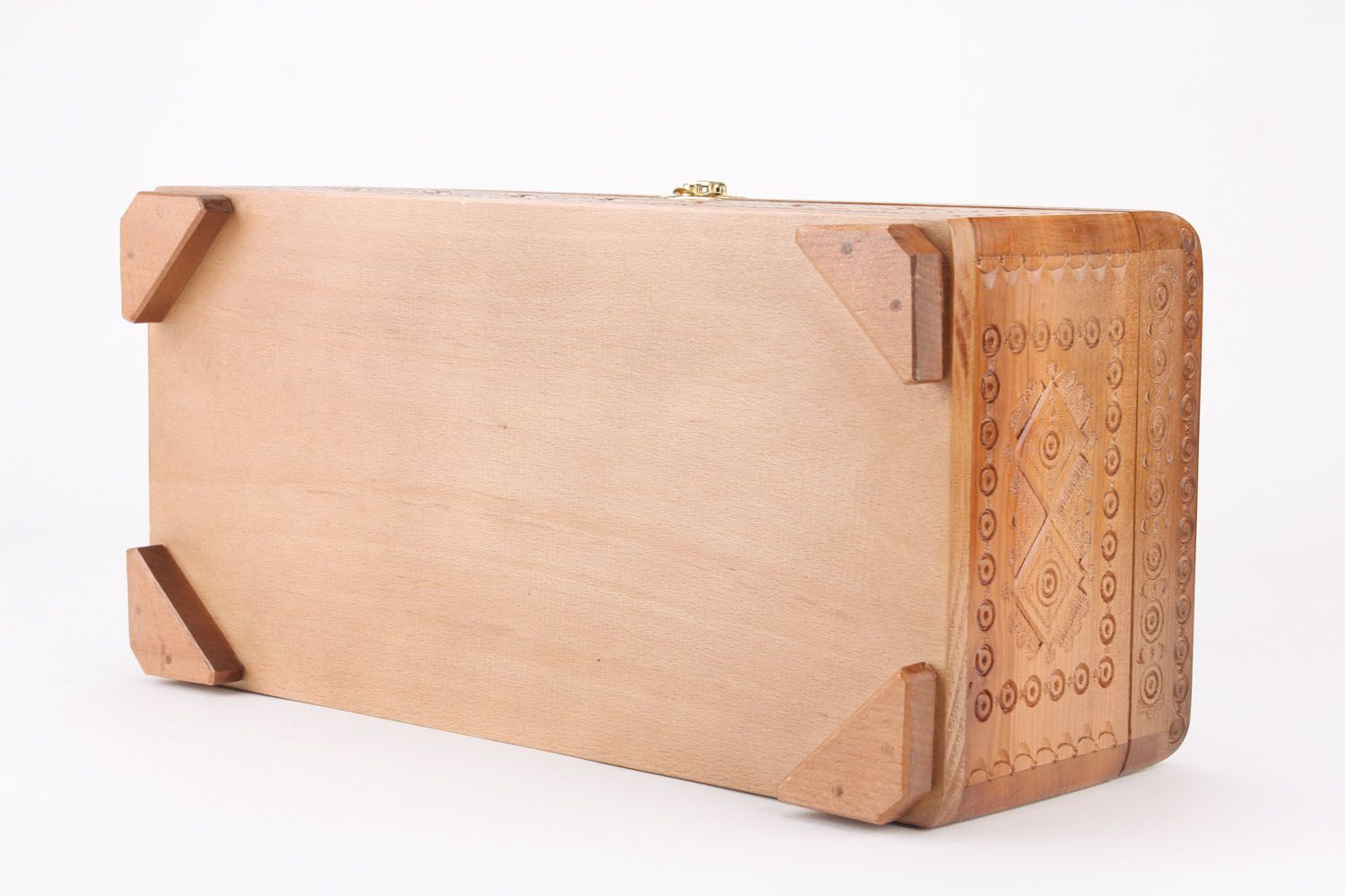 Caixinha rectangular de madeira artesanal com entalhe artístico para jóias foto 4