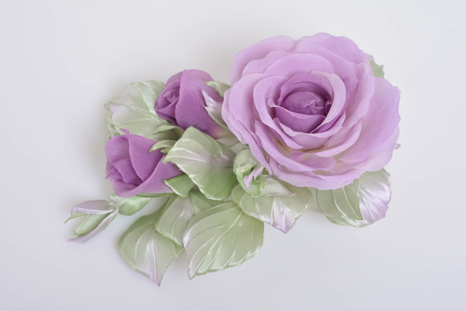 Сиреневые цветы из шелка ручной работы объемные красивые для декора розы фото 1