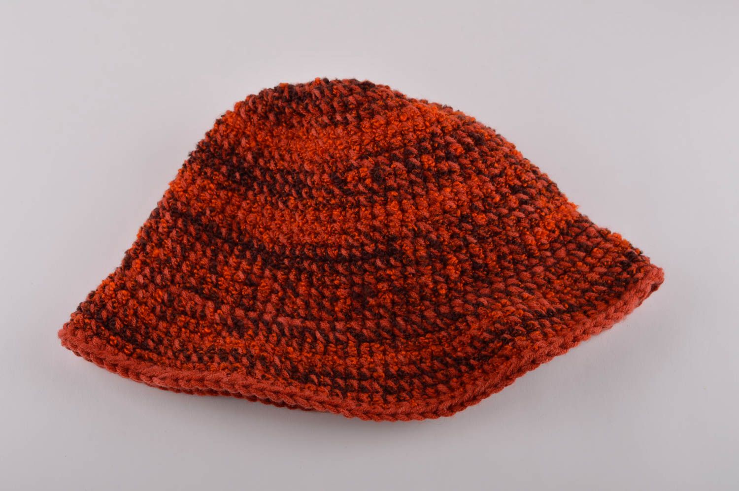 Handmade gehäkelter Hut Damen Accessoire modischer Hut aus Boucle schön foto 5