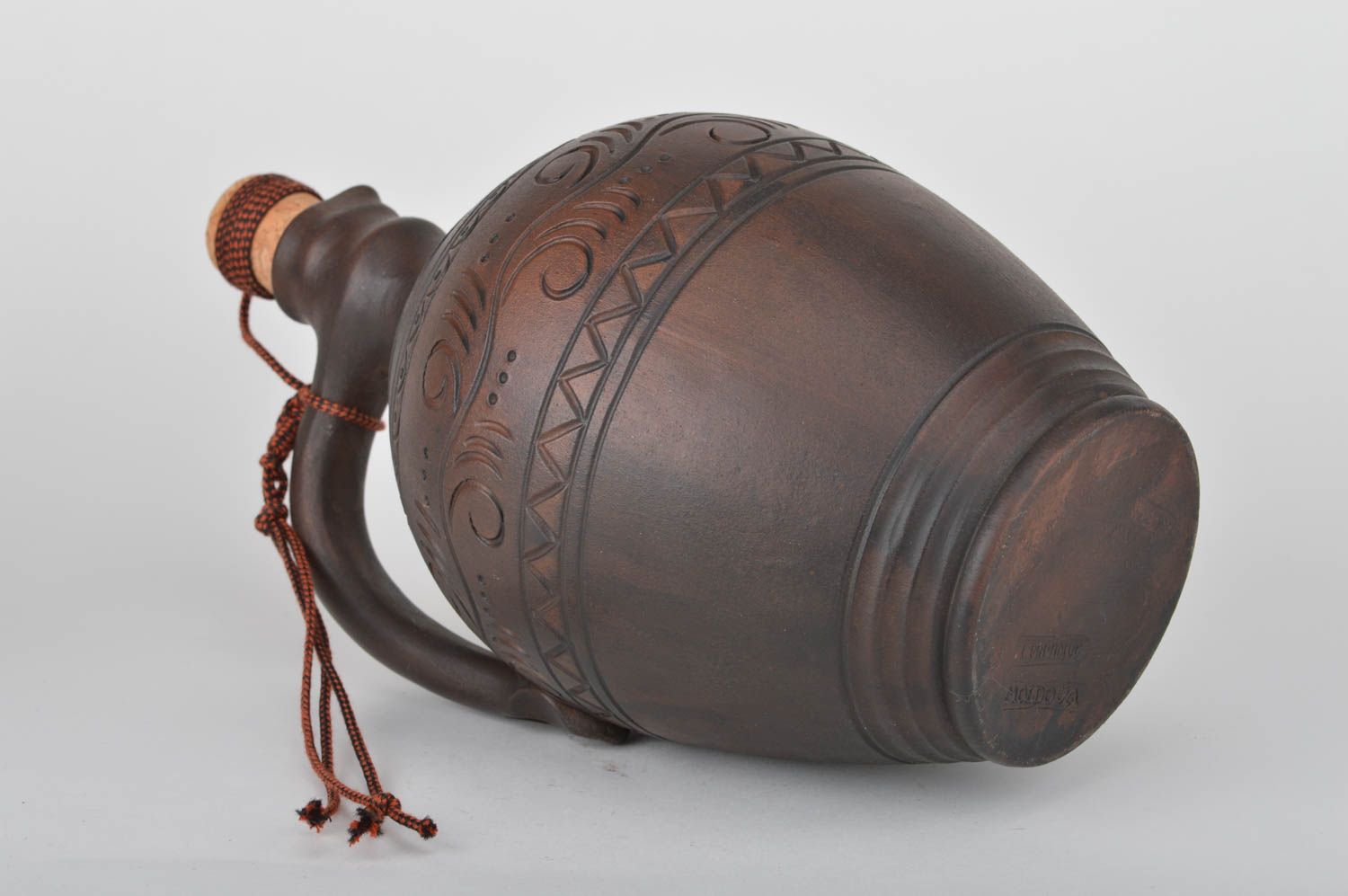 Jarro de cerámica con ornamento del estilo étnico artesanal para vino de 1.5 l foto 5