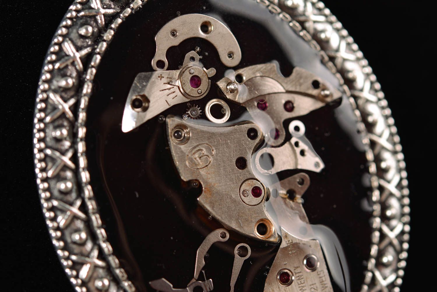 Pendentif en métal ovale Bijoux fait main design original Accessoire femme photo 3