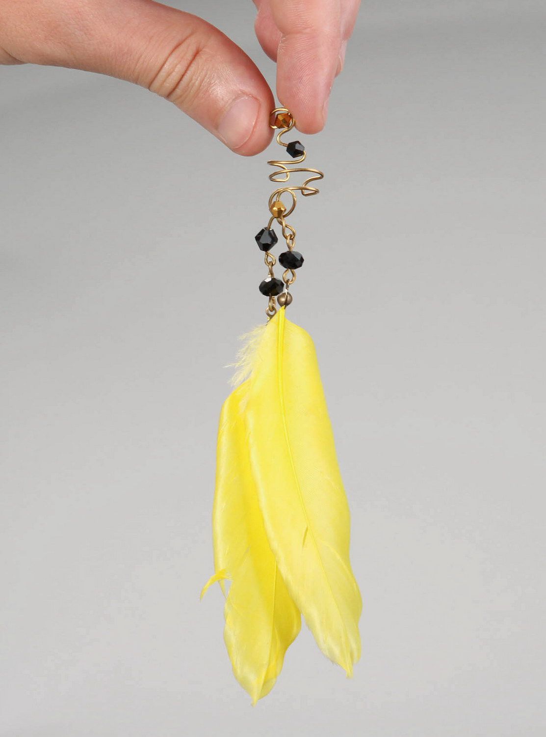 Boucles d'oreilles cuff plumes jaunes photo 5