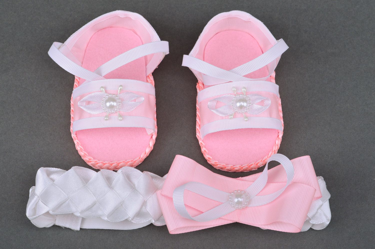 Tender pink felt and reps baby sandals and headband with bow set of 2 items photo 3