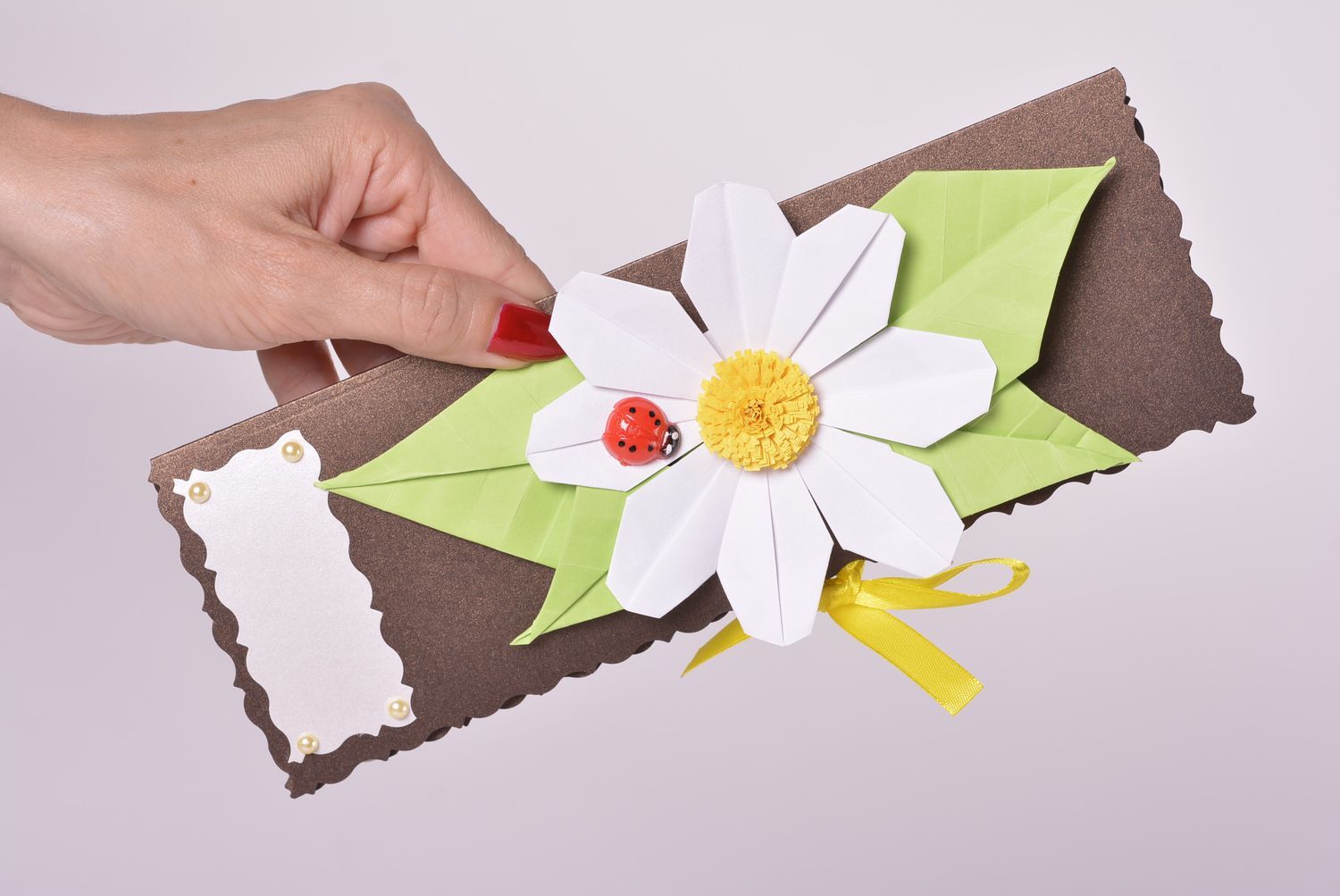 Carte de voeux fait main marron en carton avec fleur blanche Cadeau original photo 5