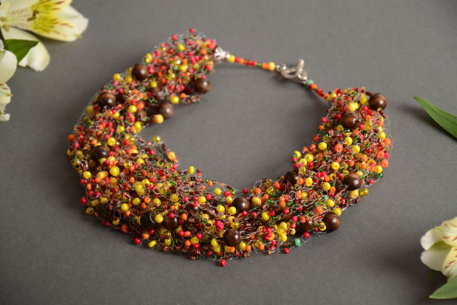 Collier multirang en perles de rocaille multicolores au crochet fait main photo 1