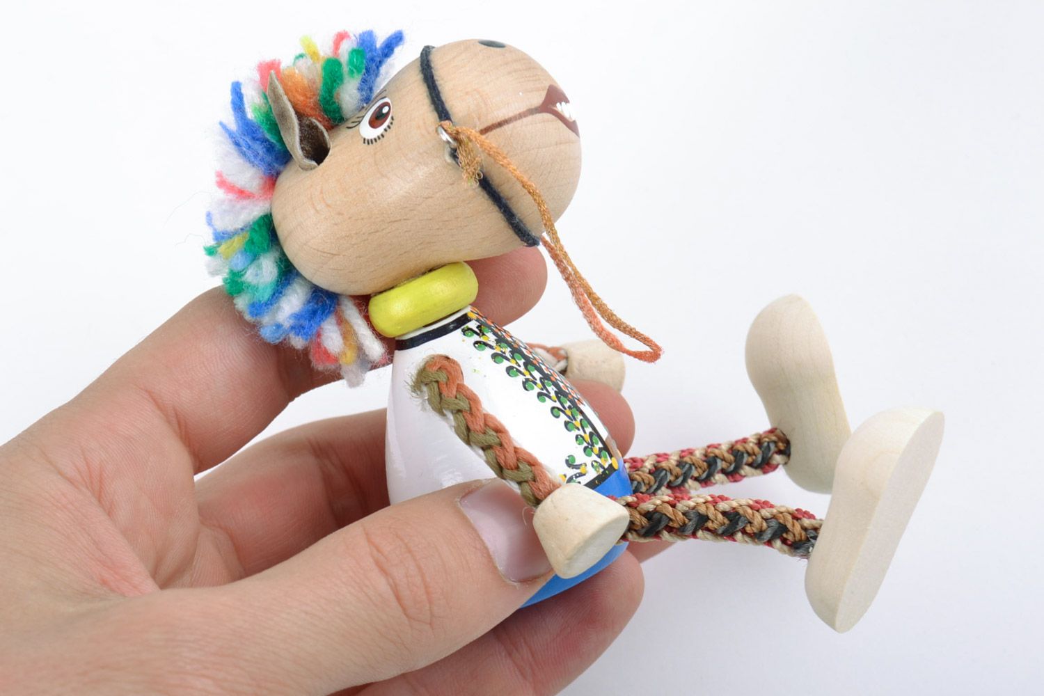 Смешная игрушка из дерева в виде лошадки ручной работы расписанная эко красками фото 2