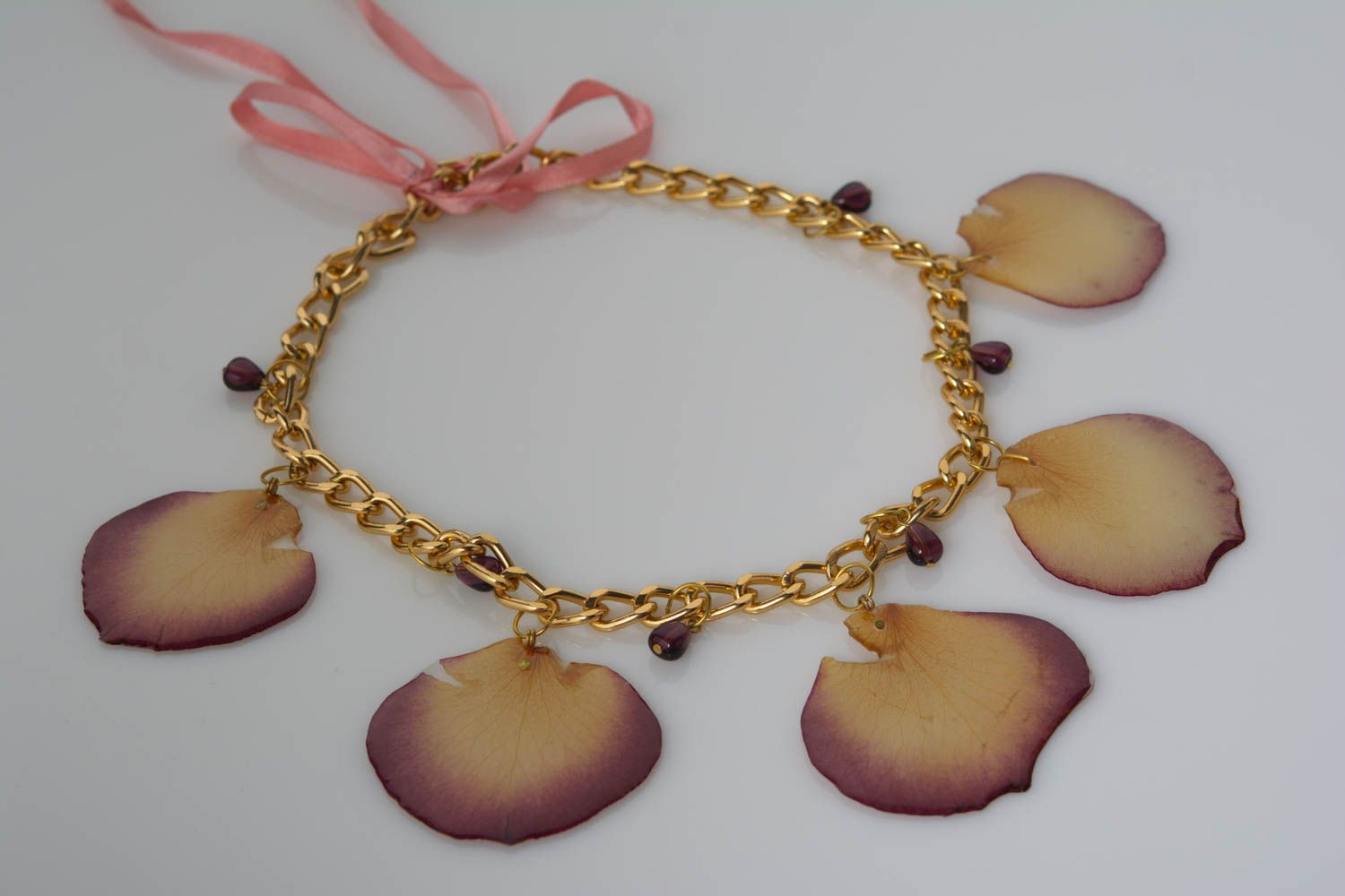 Necklace with rose petals in epoxy resin and chain handmade stylish accessory photo 1