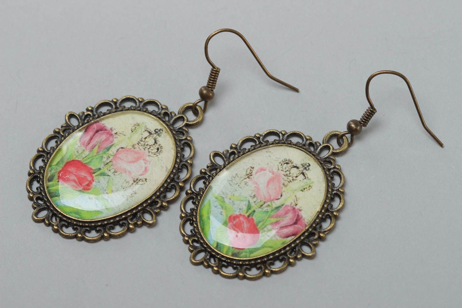 Originelle handgemachte Ohrringe aus Vitrious Glasur mit Tulpen oval Vintage foto 2