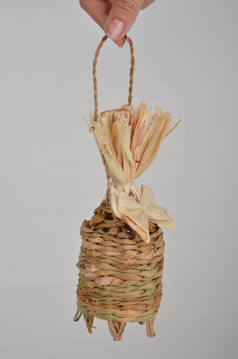 Интерьерная подвеска плетеная из соломы в виде колокольчика ручная работа фото 5