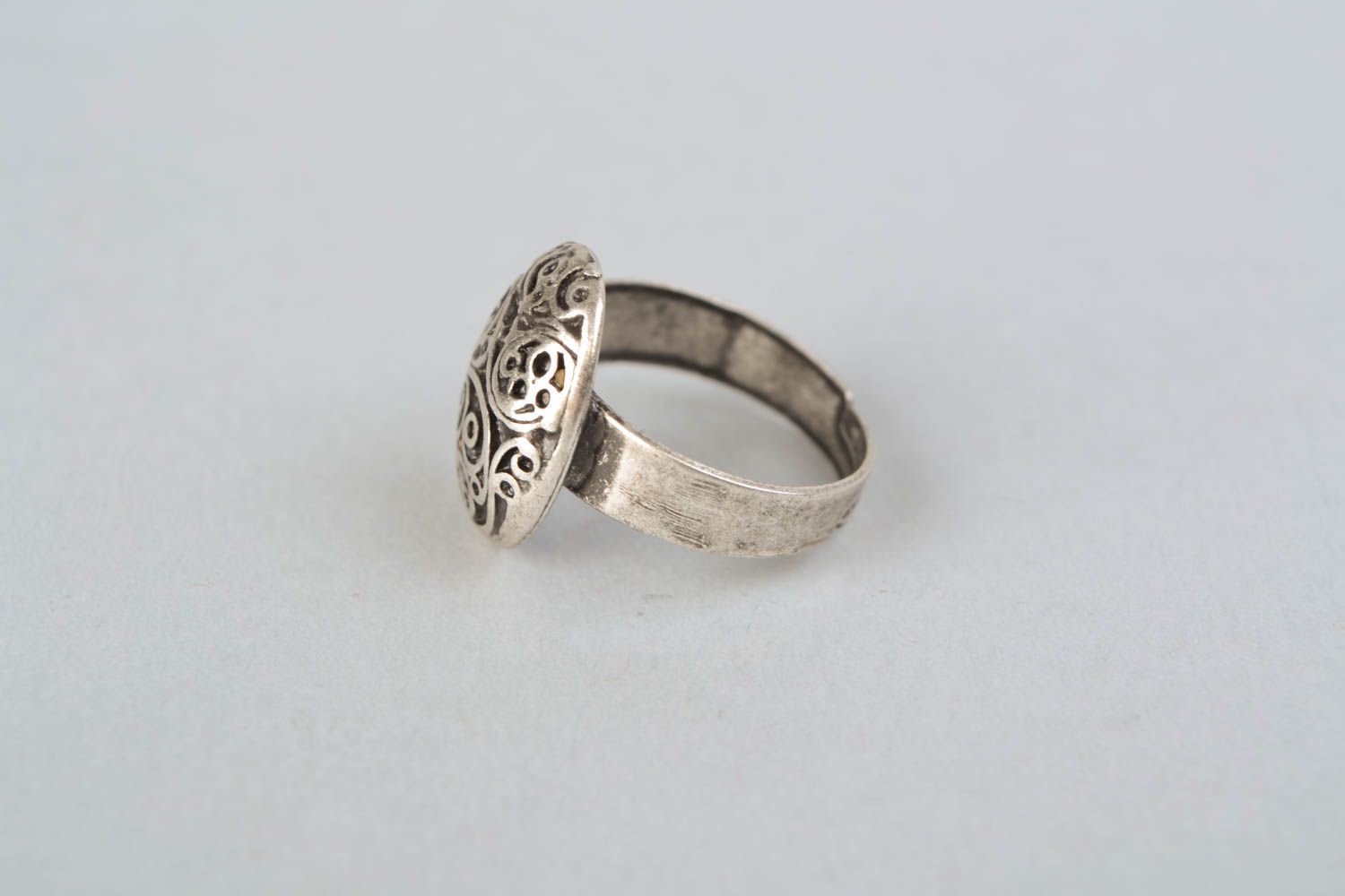 Beautiful carved metal ring photo 3