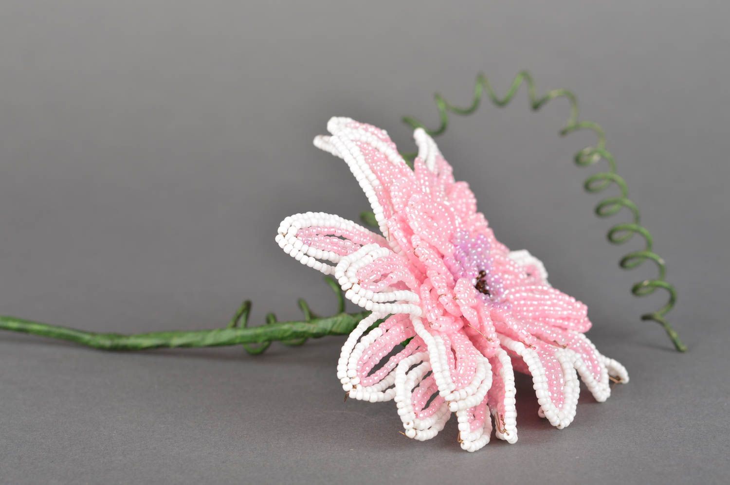 Fleur artificielle gerbera rose en perles de rocaille faite main décoration photo 5