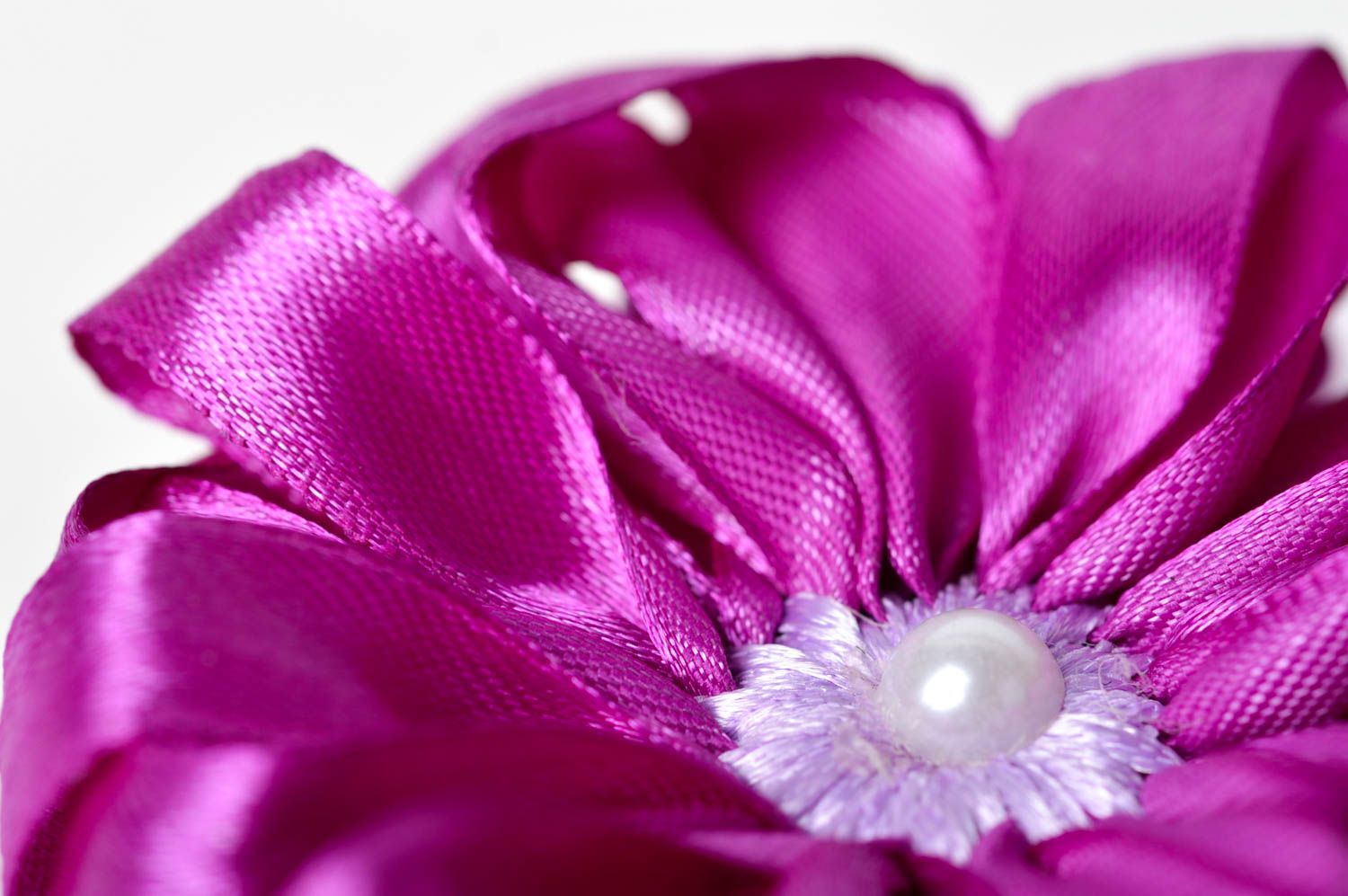 Broche fleur violette Bijou fait main en rubans de satin Cadeau fille original photo 5