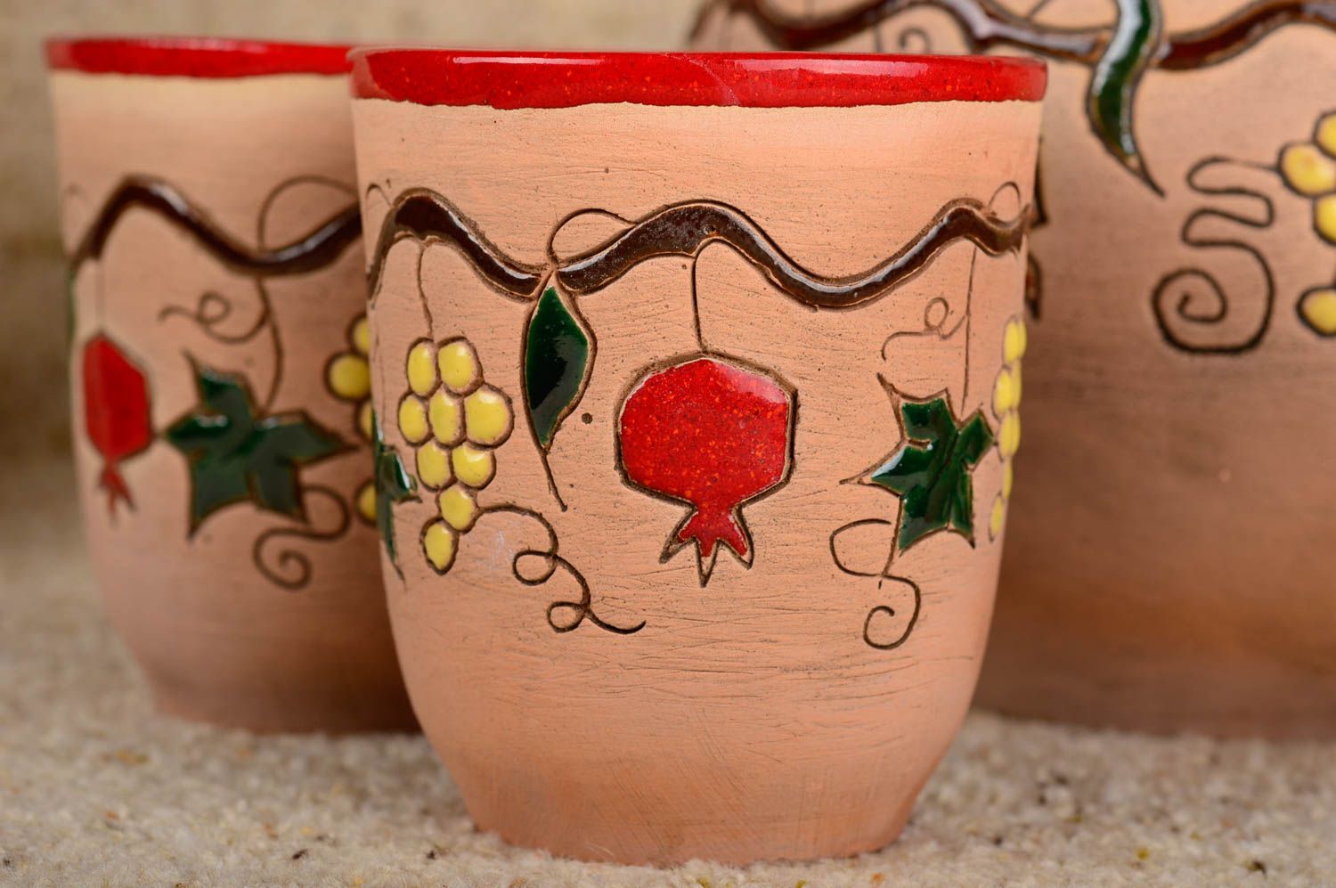 Vasos y jarro de cerámica artesanales accesorios de cocina elementos decorativos foto 3