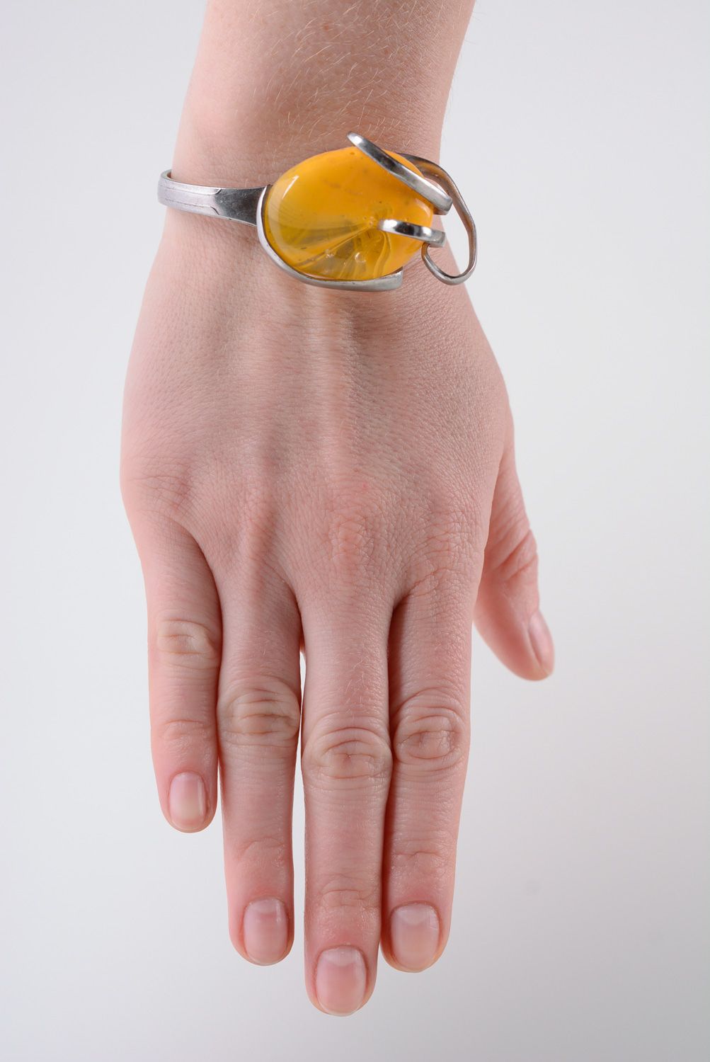 Bracelet en fourchette fait main original pour femme avec grande pierre jaune photo 3