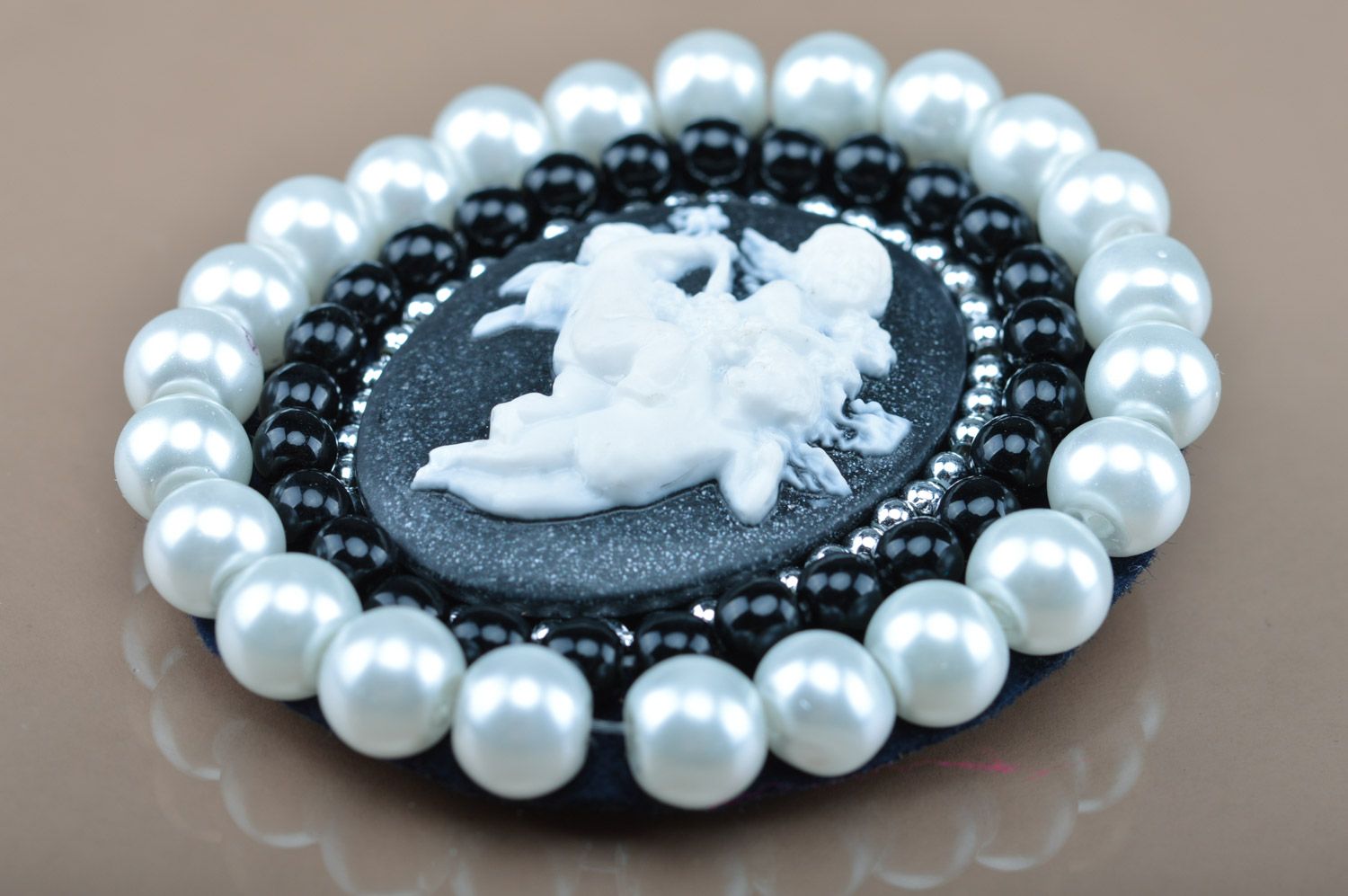 Handmade felt brooch with cameo embroidered with seed and pearl-like beads photo 2