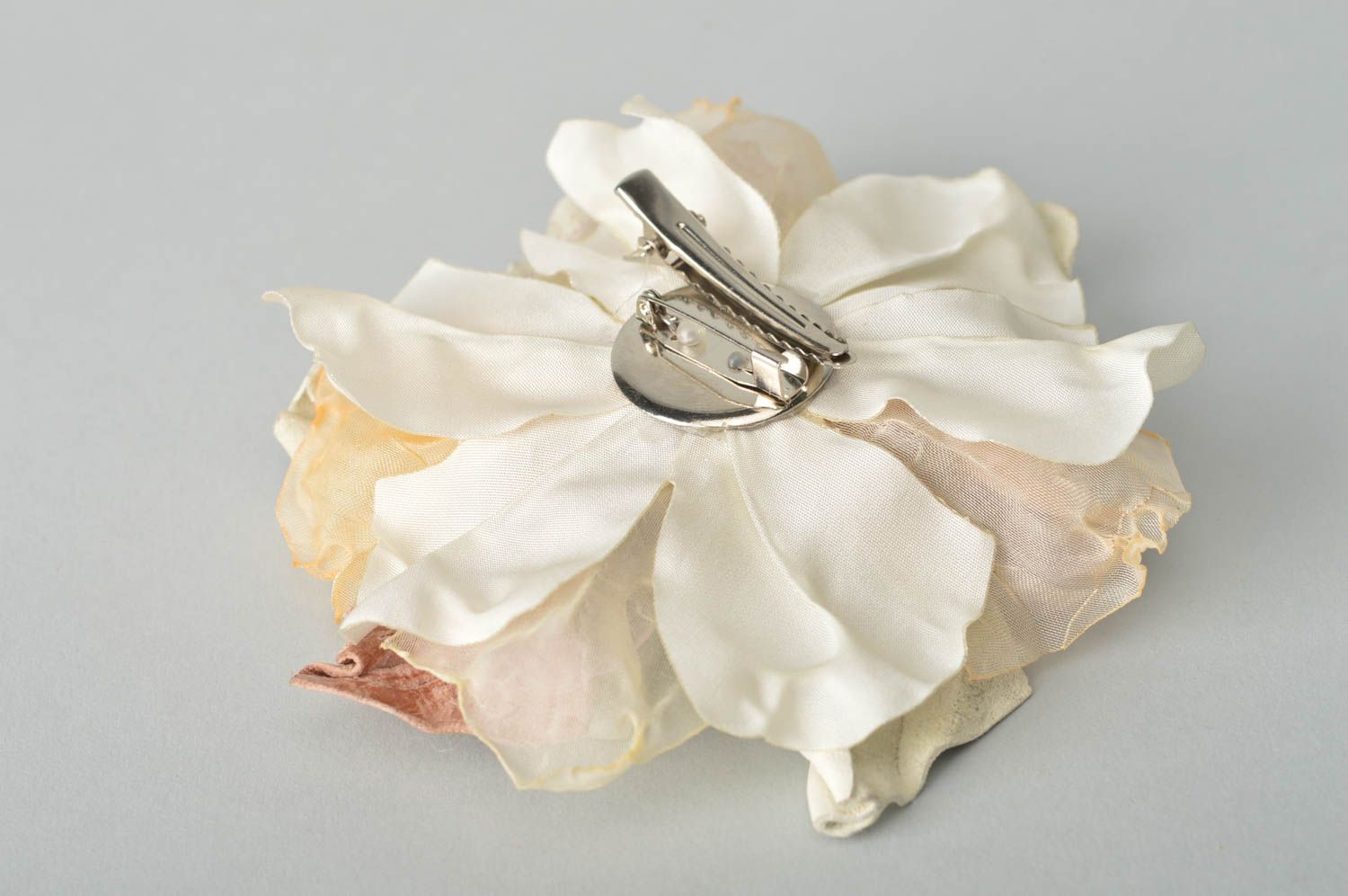 Handmade Haarspange Blume große Brosche Damen Modeschmuck weiße Rose aus Leder foto 5