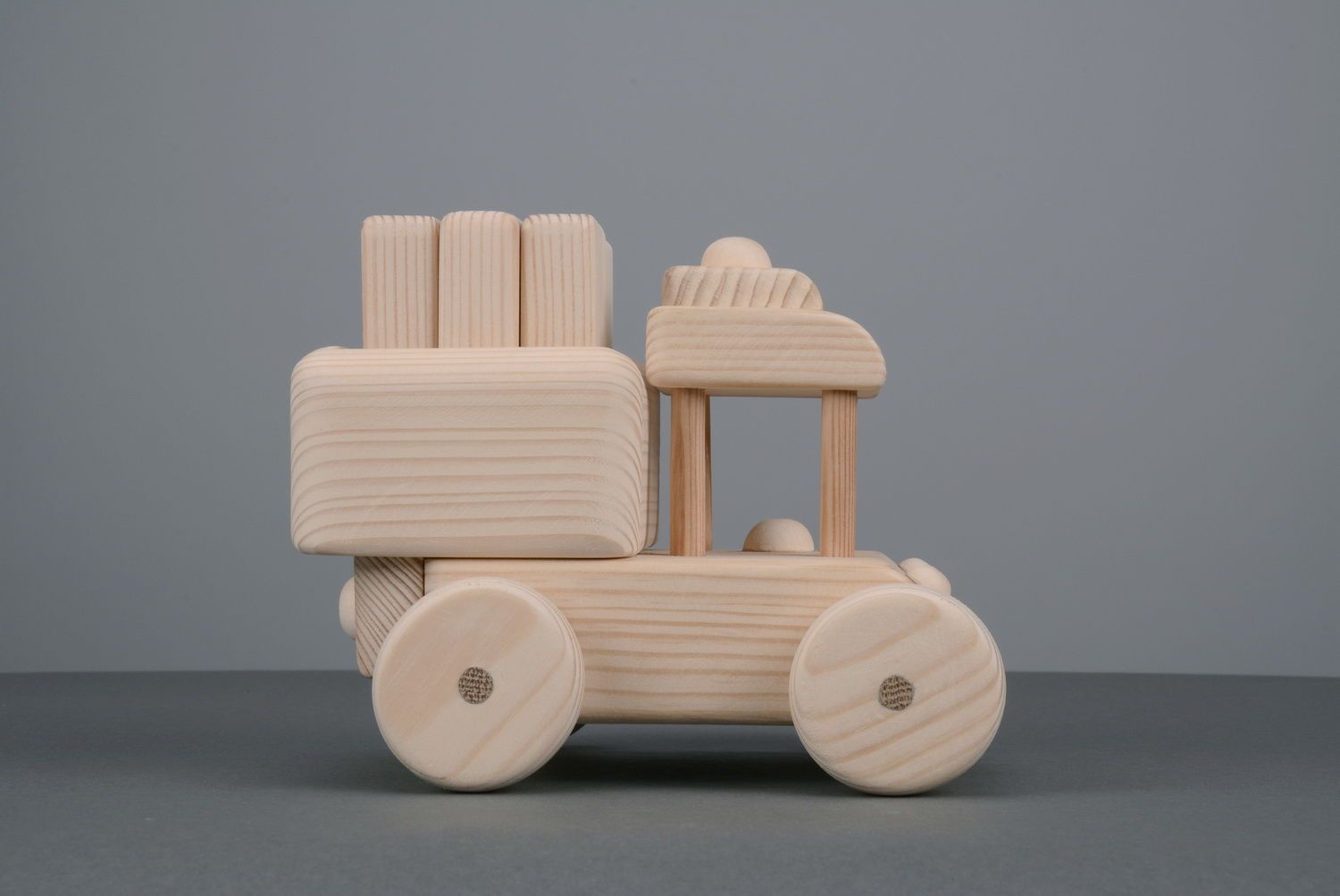Macchina giocattolo fatta a mano giocattolo di legno giocattolo da bambino foto 5