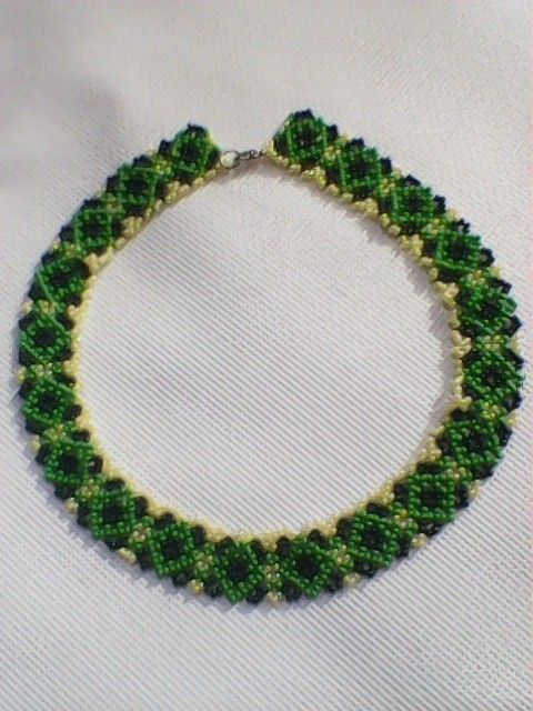 Ожерелье из бисера чешского плетеное ручной работы зеленое красивое  фото 4