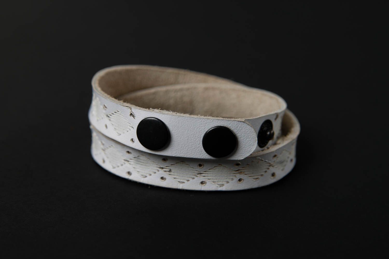 Bracelet cuir Bijou fait main blanc à la mode Accessoire design de créateur photo 4