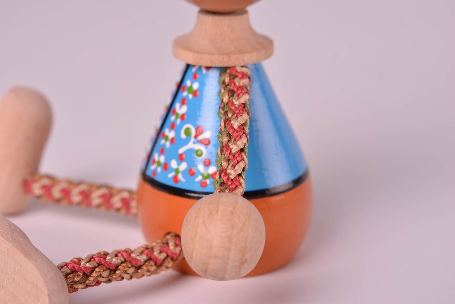 Красочная игрушка ручной работы авторская игрушка из дерева необычный подарок фото 5