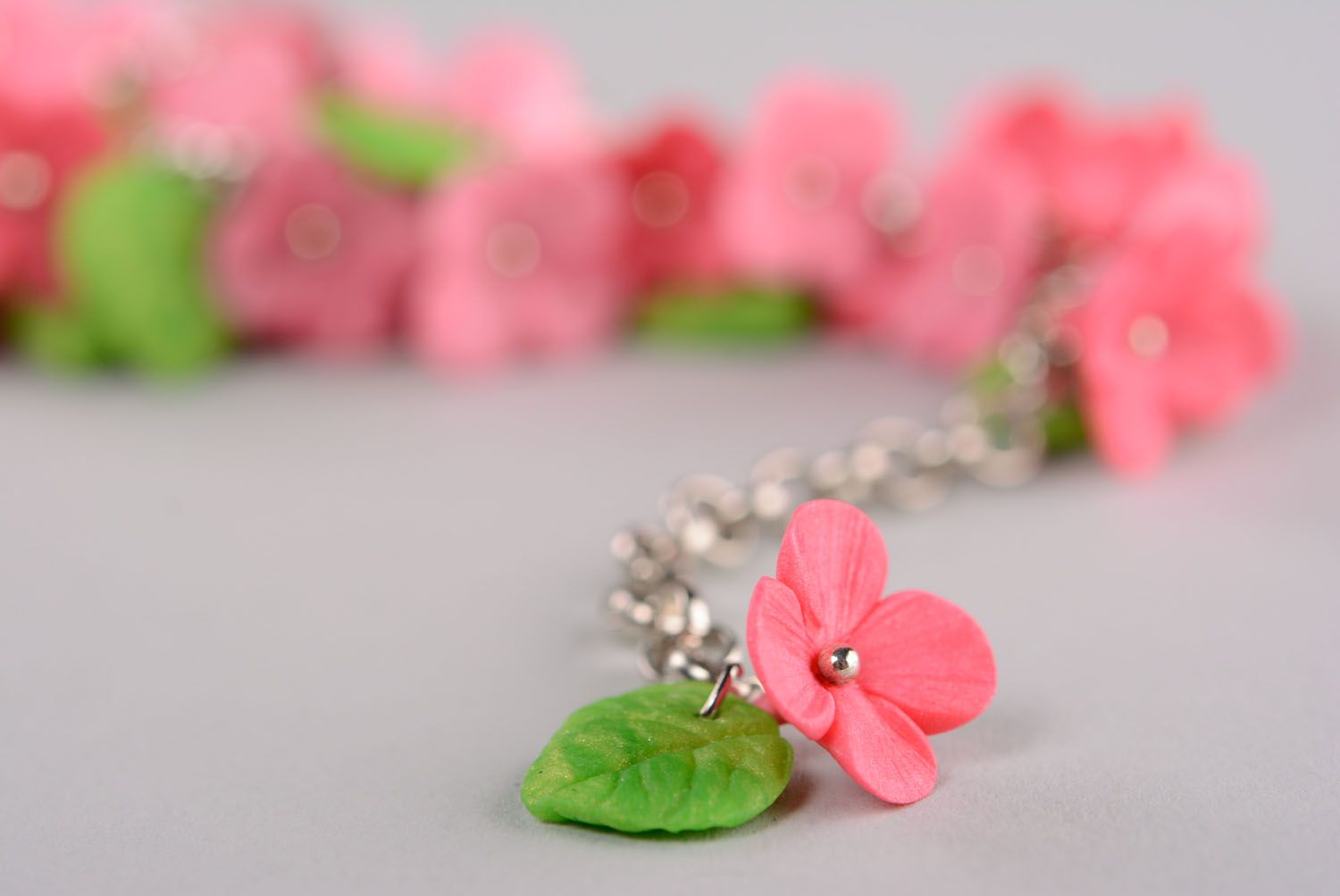 Charm pink field flowers' bracelet with green leafs photo 5