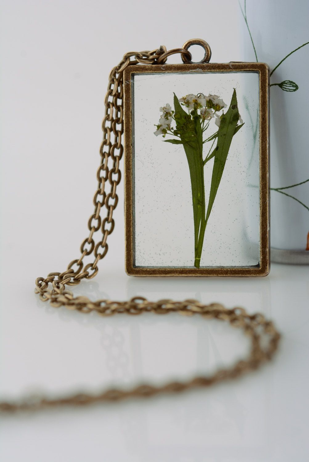 Handmade designer botanical pendant with real flower coated with epoxy and equipped with long chain photo 1