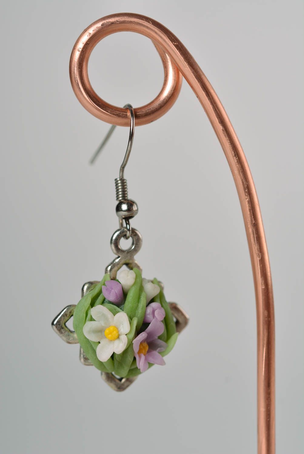 Handgemachte elegante Blumen Ohrringe aus Polymerton schön lang für Frauen foto 5