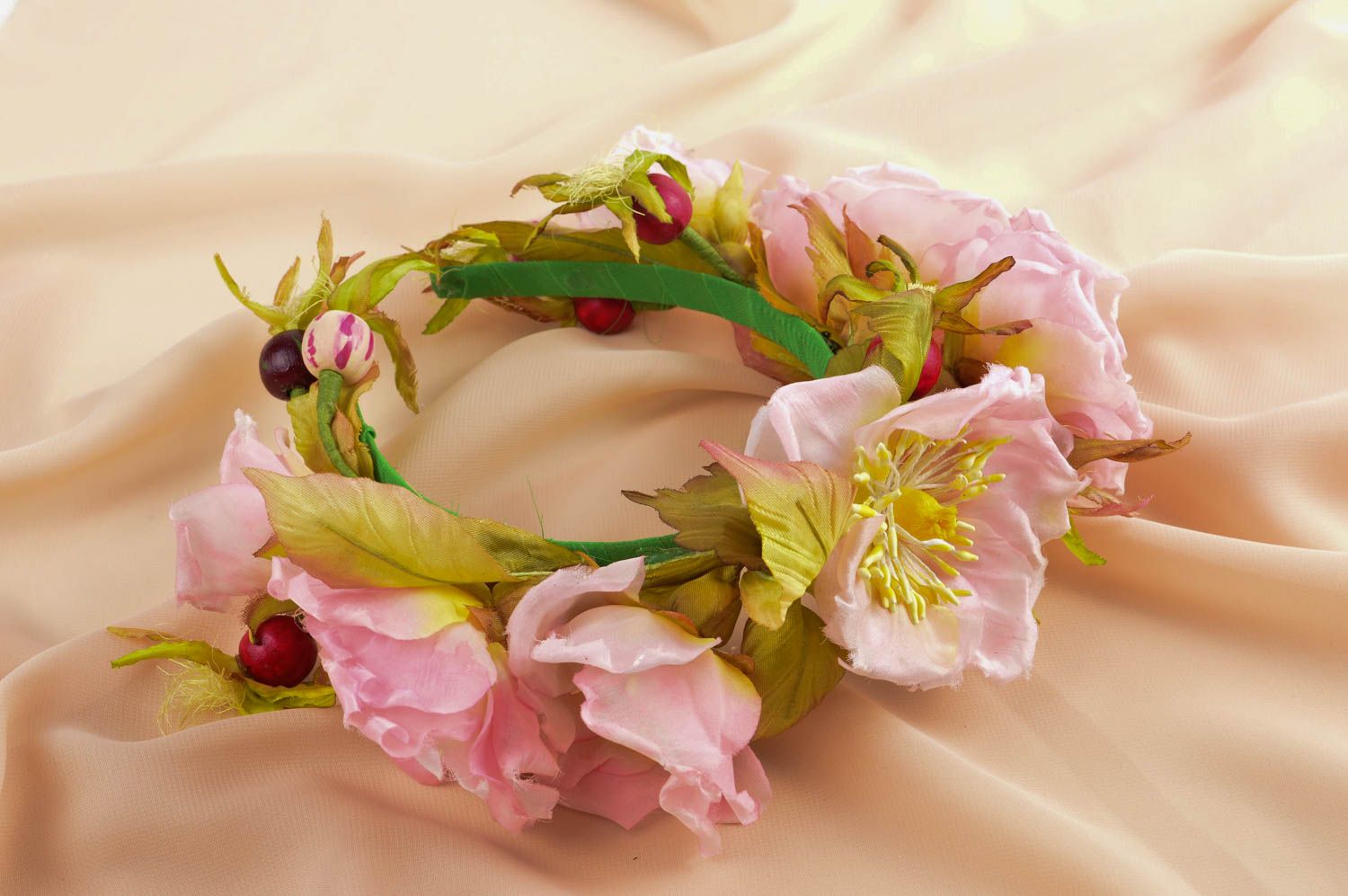 Венок из цветов на голову handmade ободок для волос украшение на голову розовое фото 5