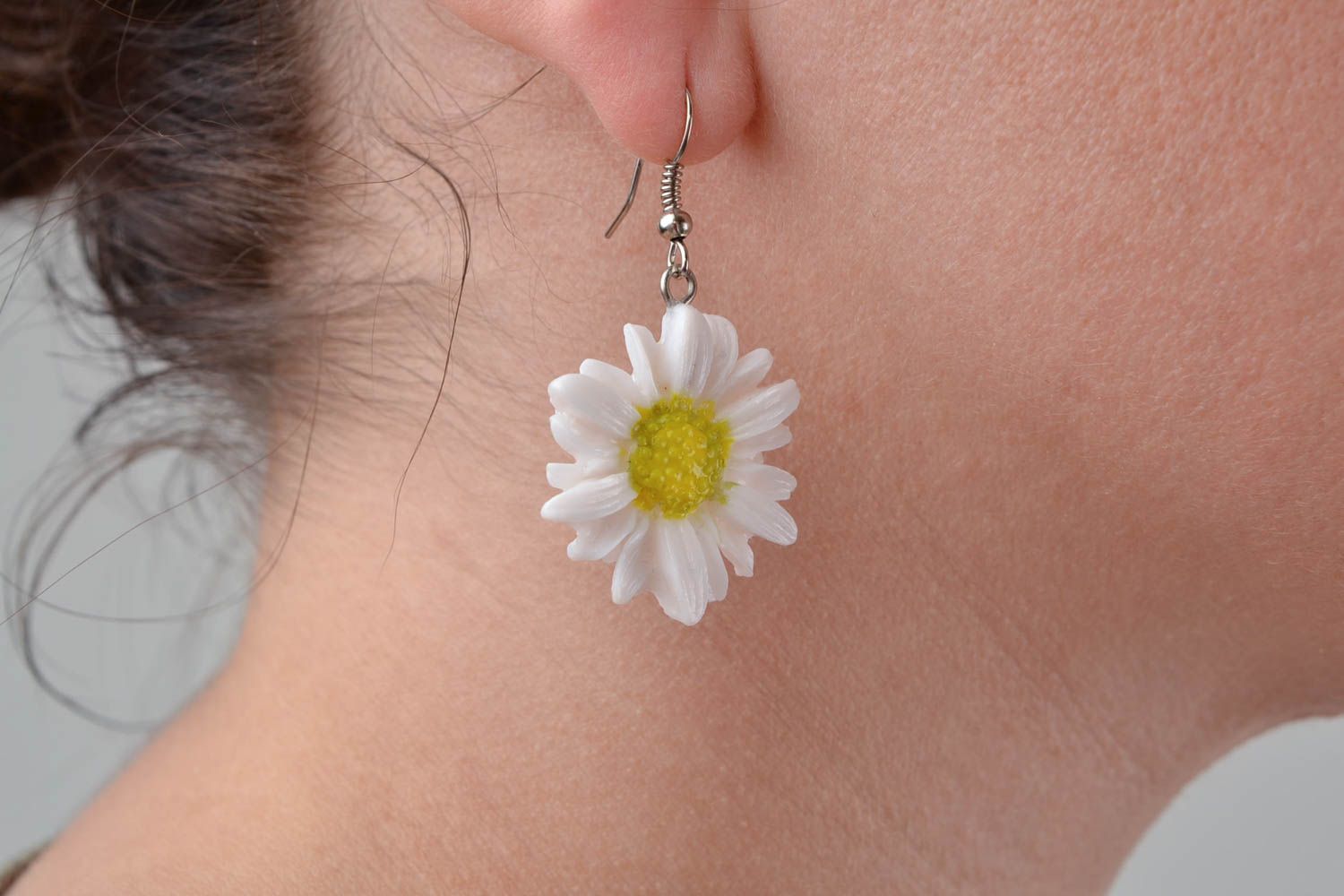 Small handmade designer polymer clay flower earrings Camomiles photo 2