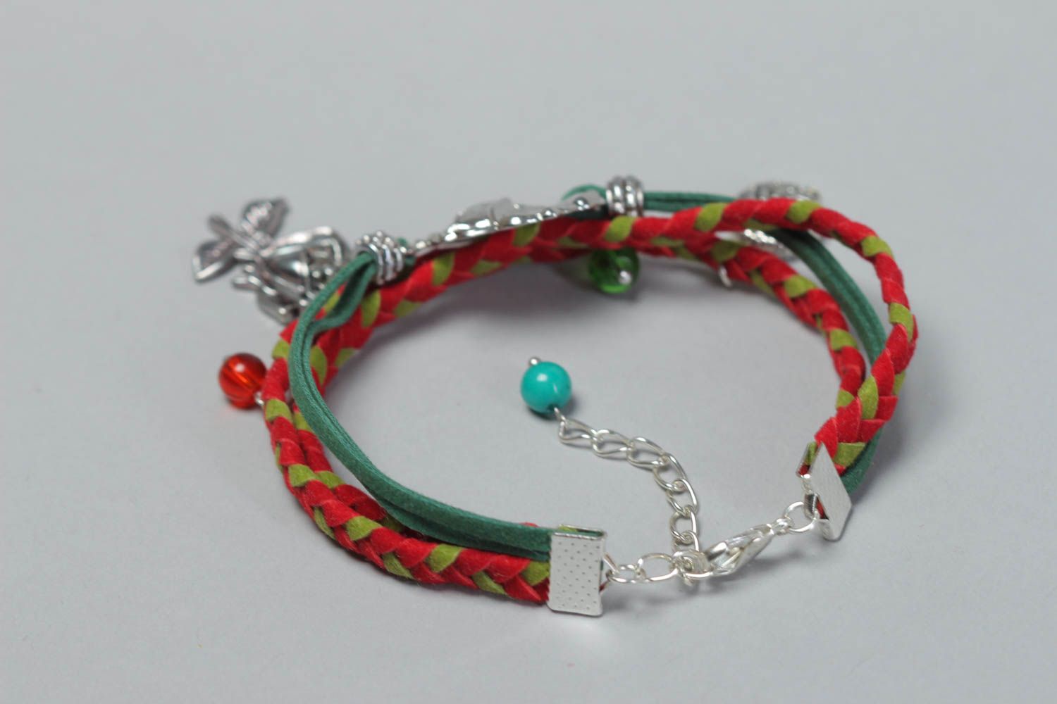 Bracelet en cuir tressé fin vert-rouge avec perle fantaisie fait main pour femme photo 4