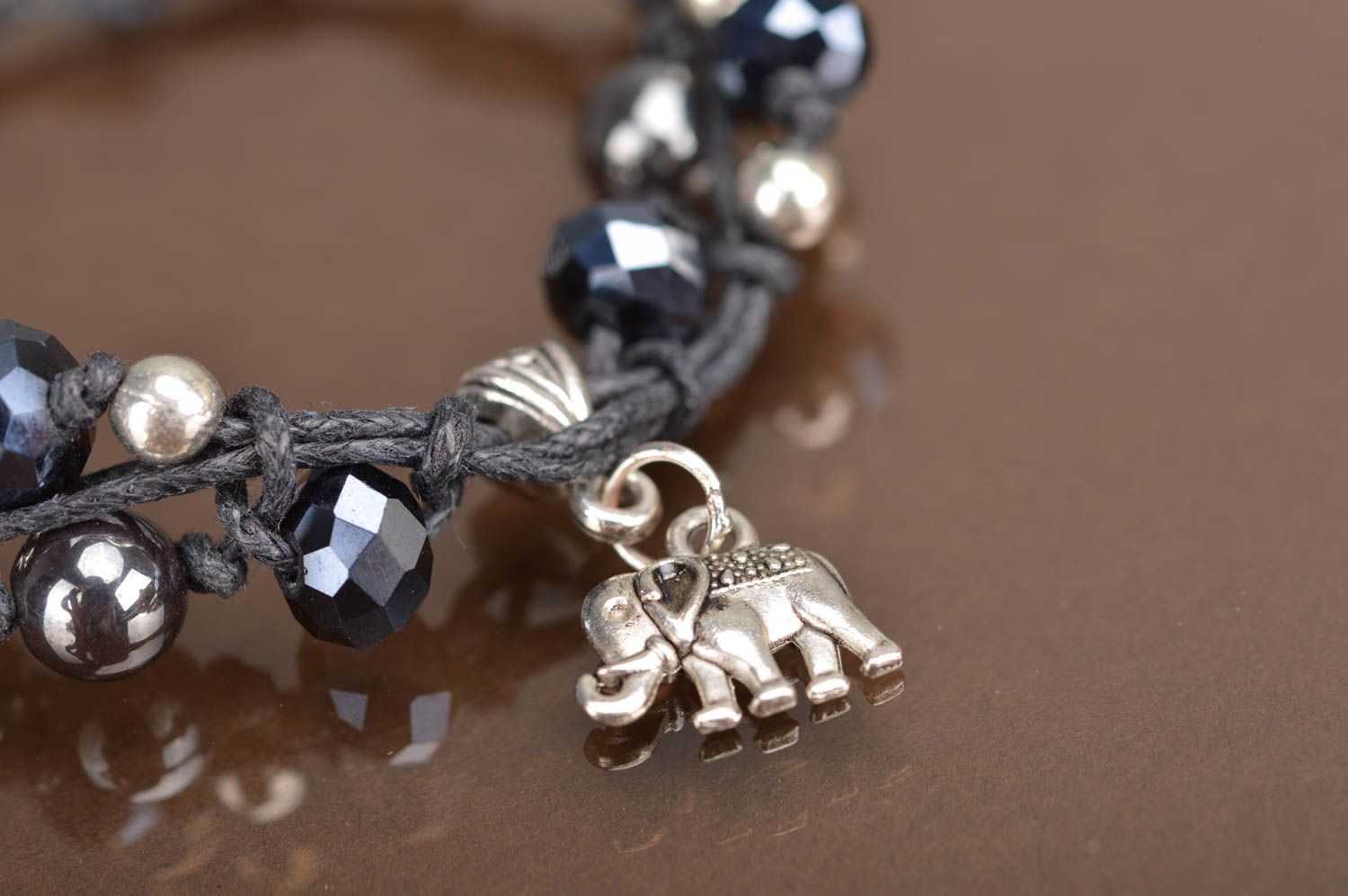 Bracelet en perles de cristal et lacet ciré tressé fin noir éléphant fait main photo 4