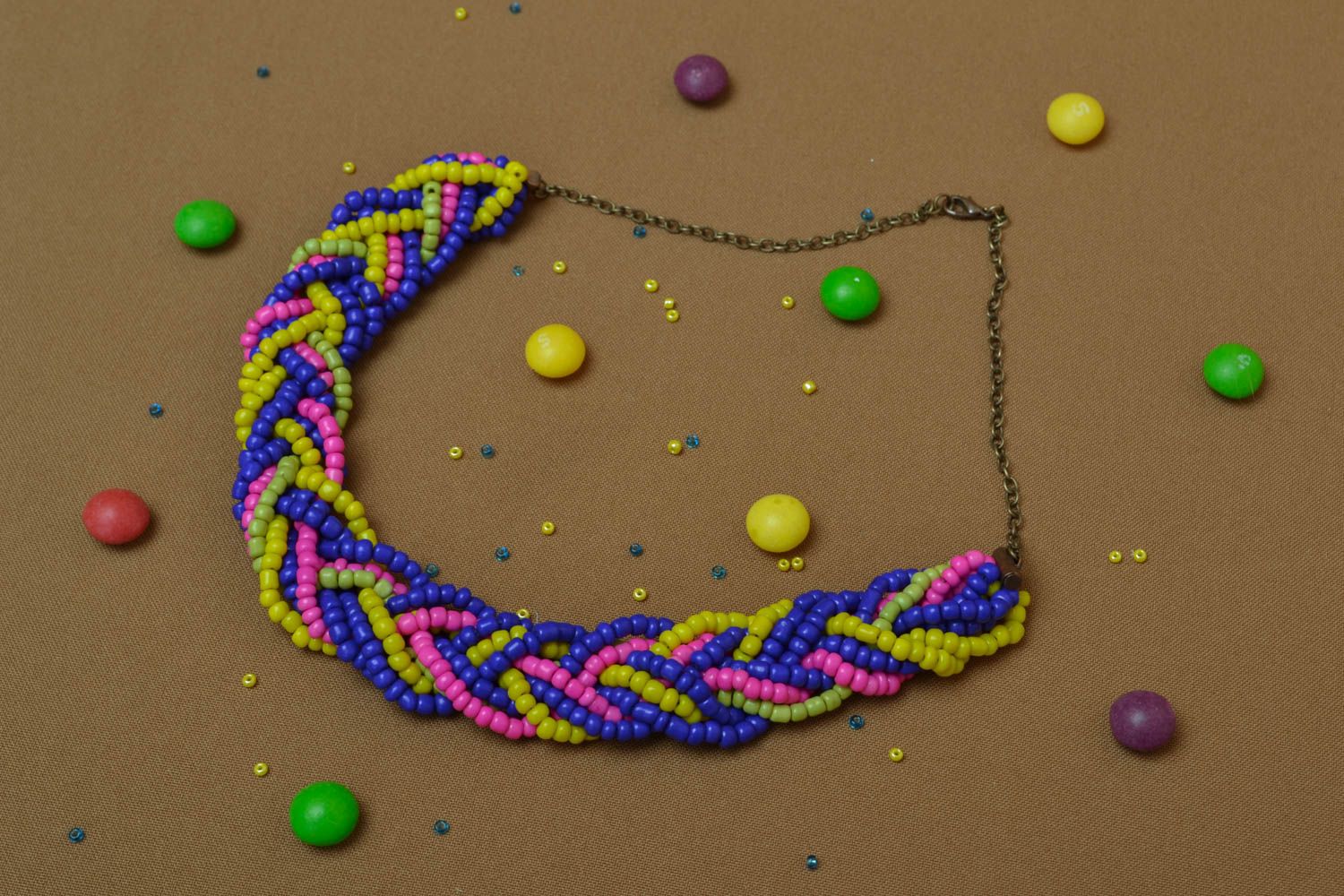 Ожерелье из бисера разноцветное фото 5